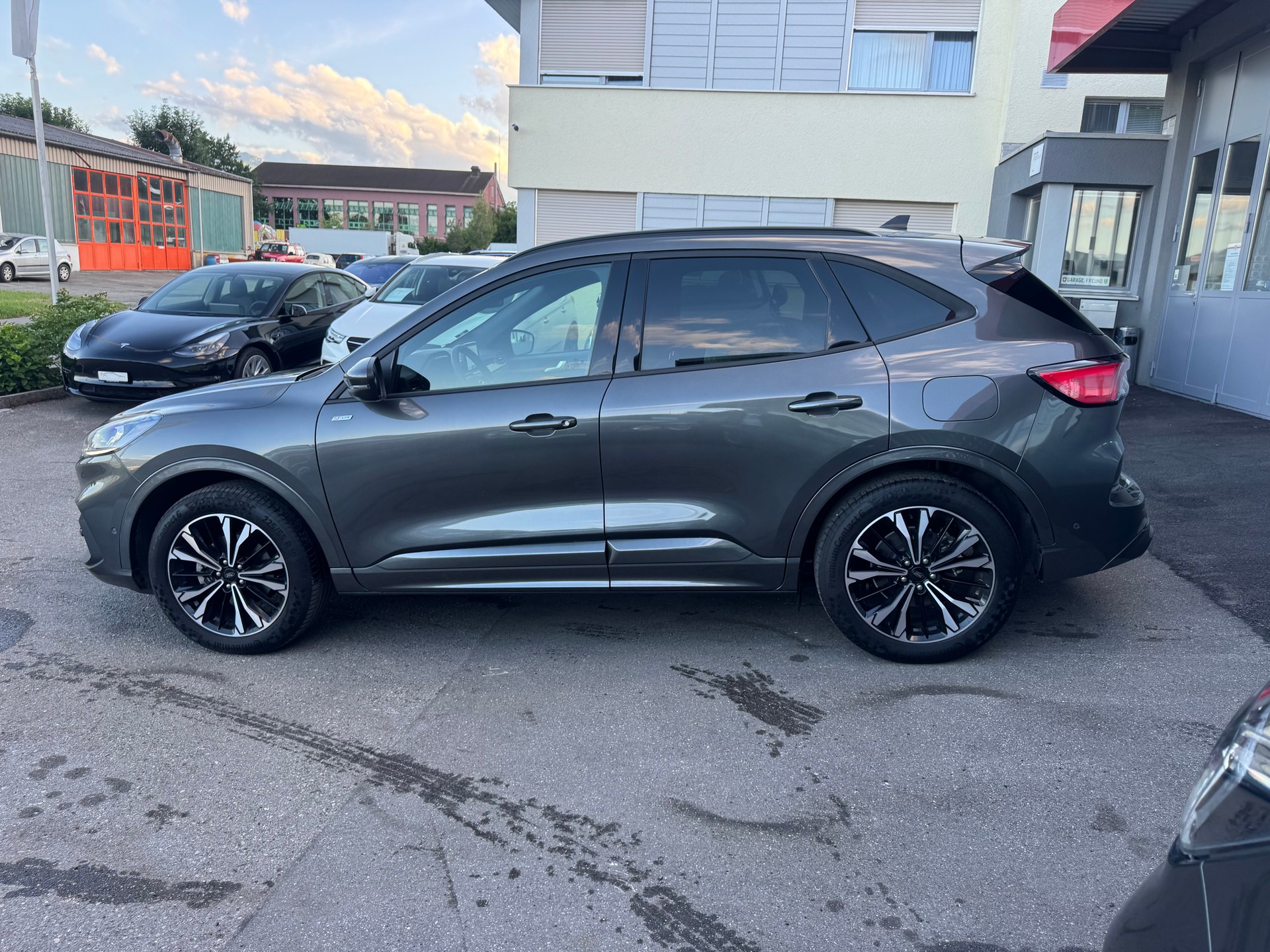 FORD Kuga 2.5 FHEV ST-Line X 4WD-image-4
