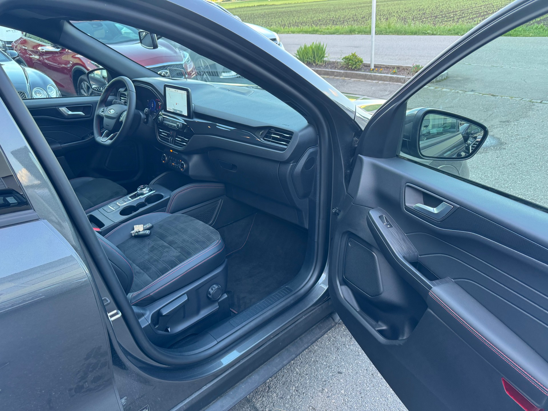FORD Kuga 2.5 FHEV ST-Line X 4WD-image-9