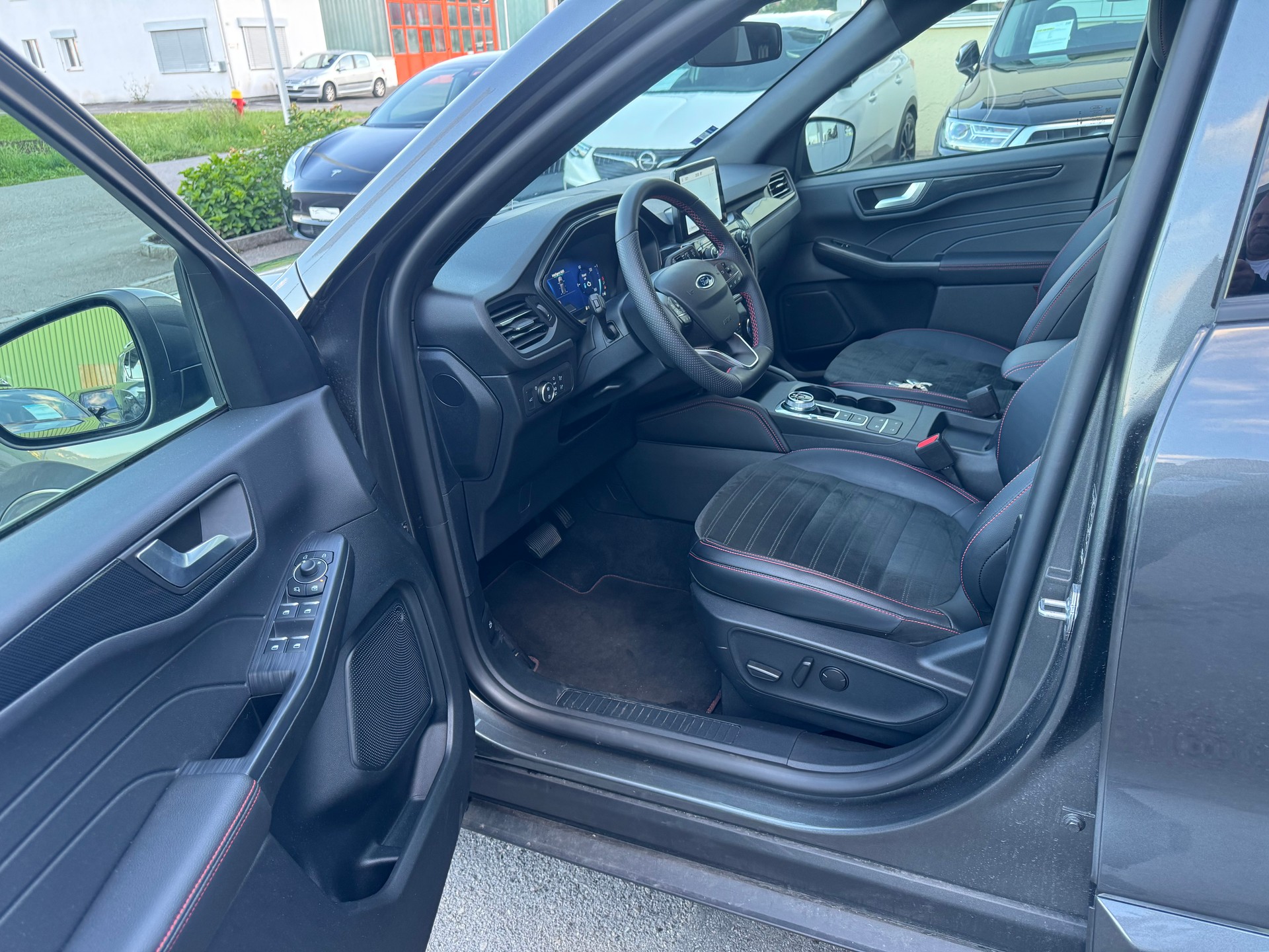 FORD Kuga 2.5 FHEV ST-Line X 4WD-image-10