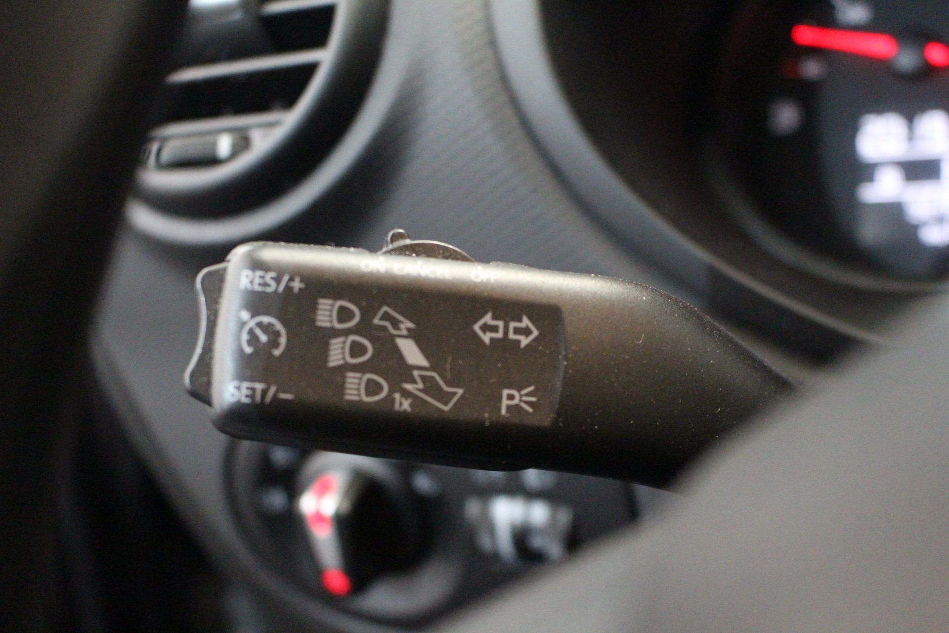 SEAT Leon 1.2 TSI Reference-image-14