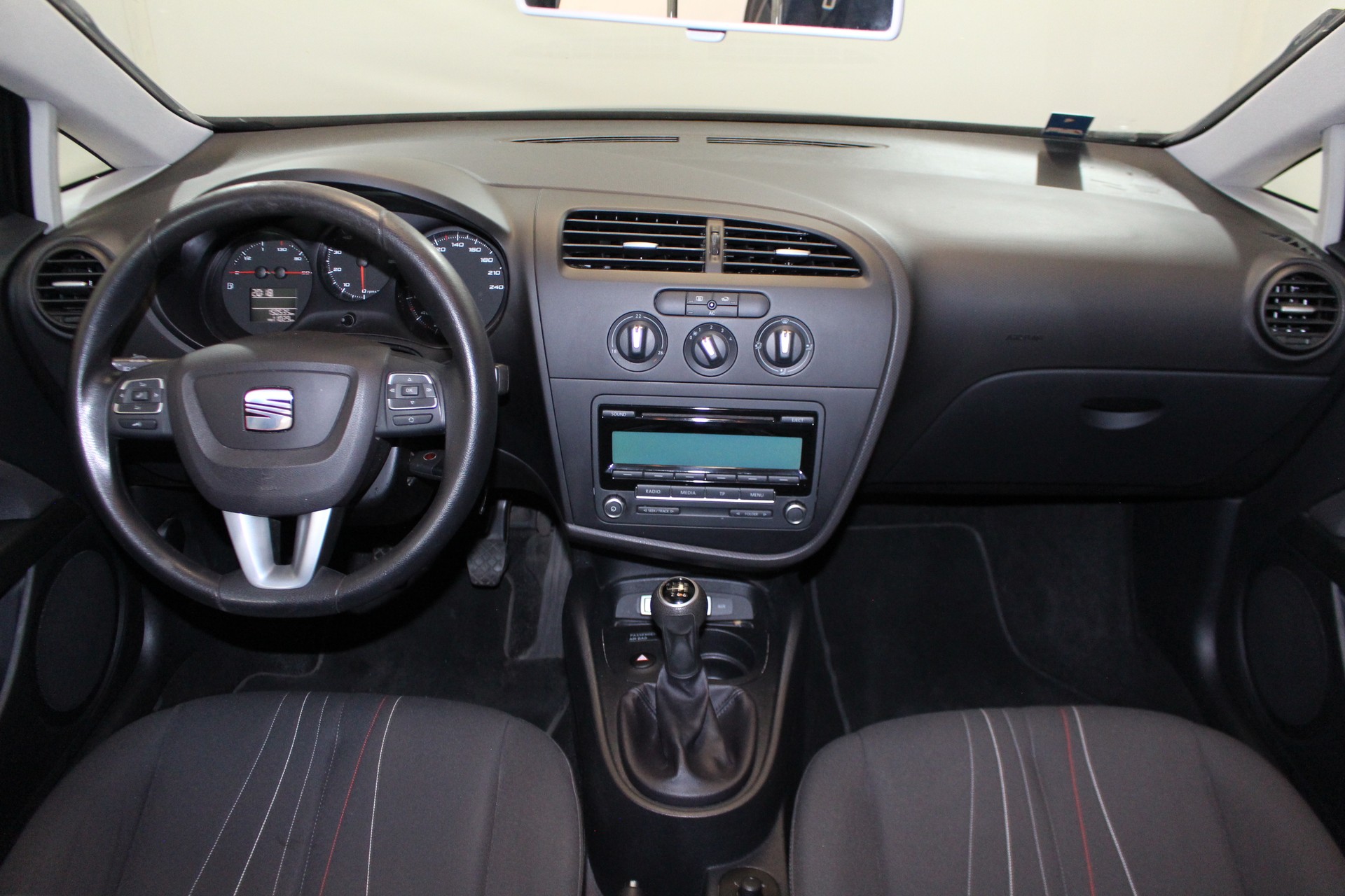 SEAT Leon 1.2 TSI Reference-image-12