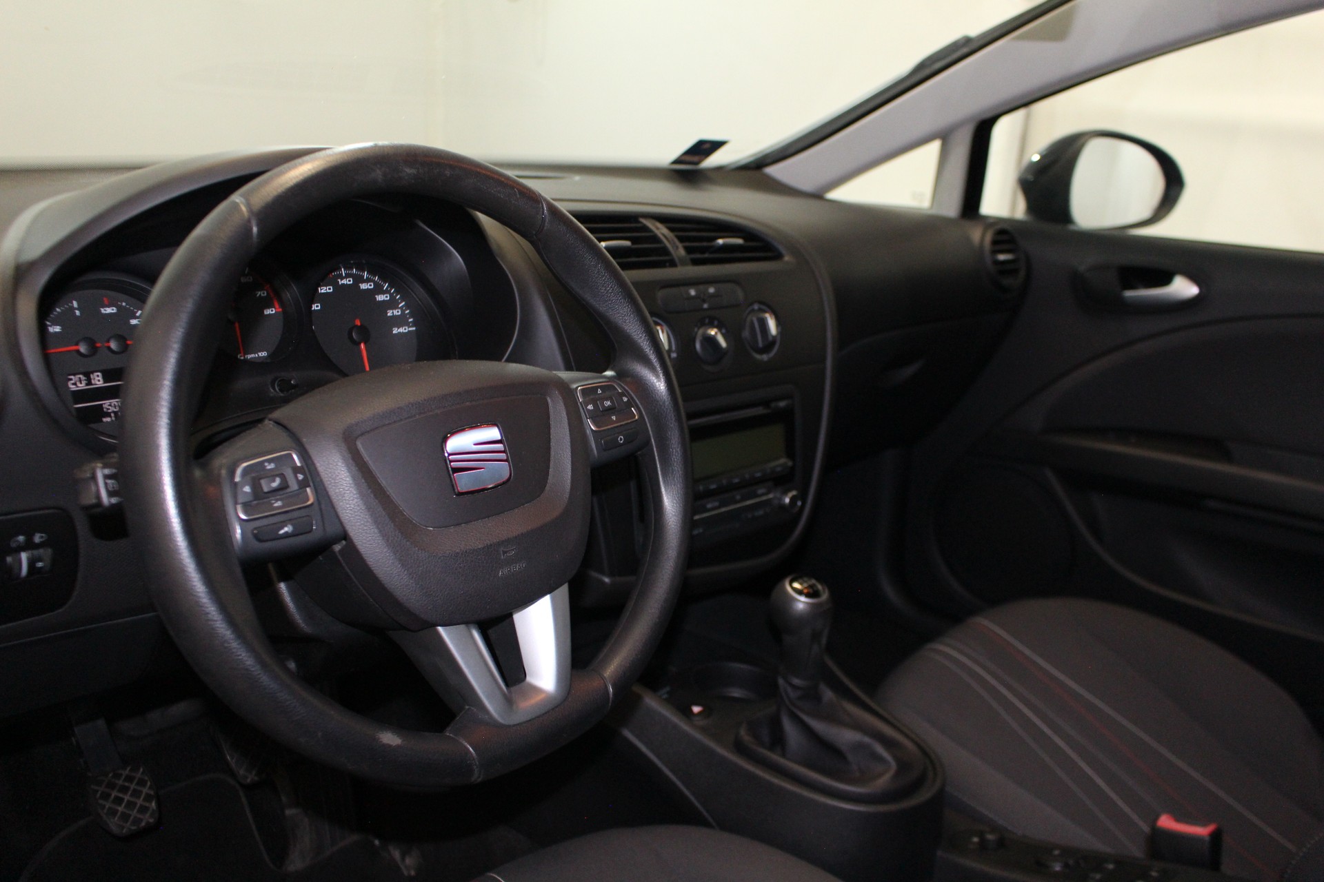 SEAT Leon 1.2 TSI Reference-image-11