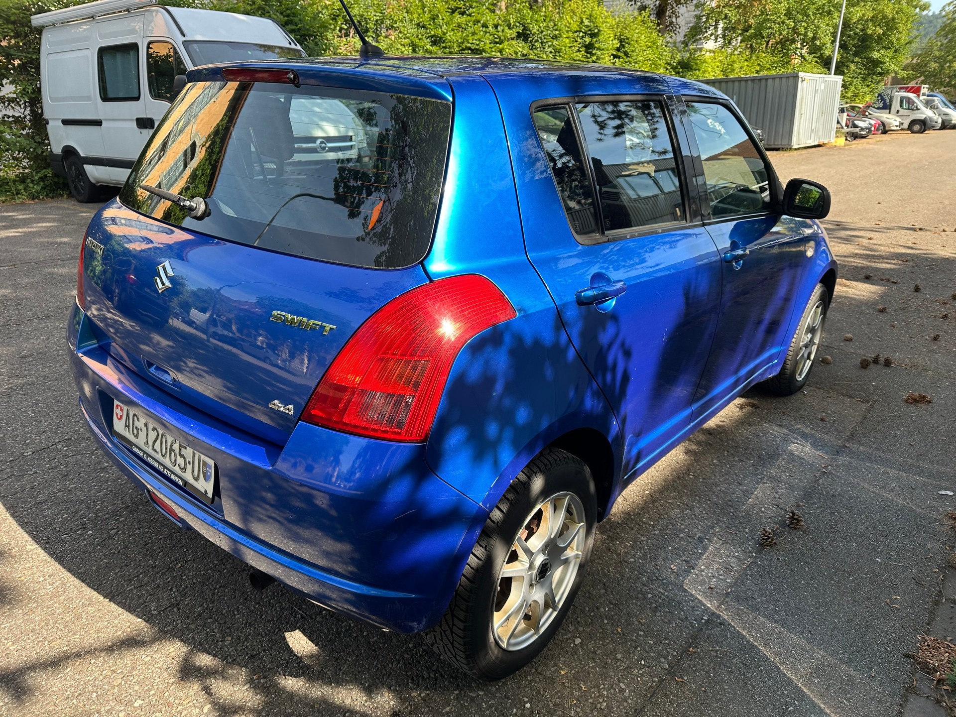 SUZUKI Swift 1.3i 16V GL Top 4x4-image-4