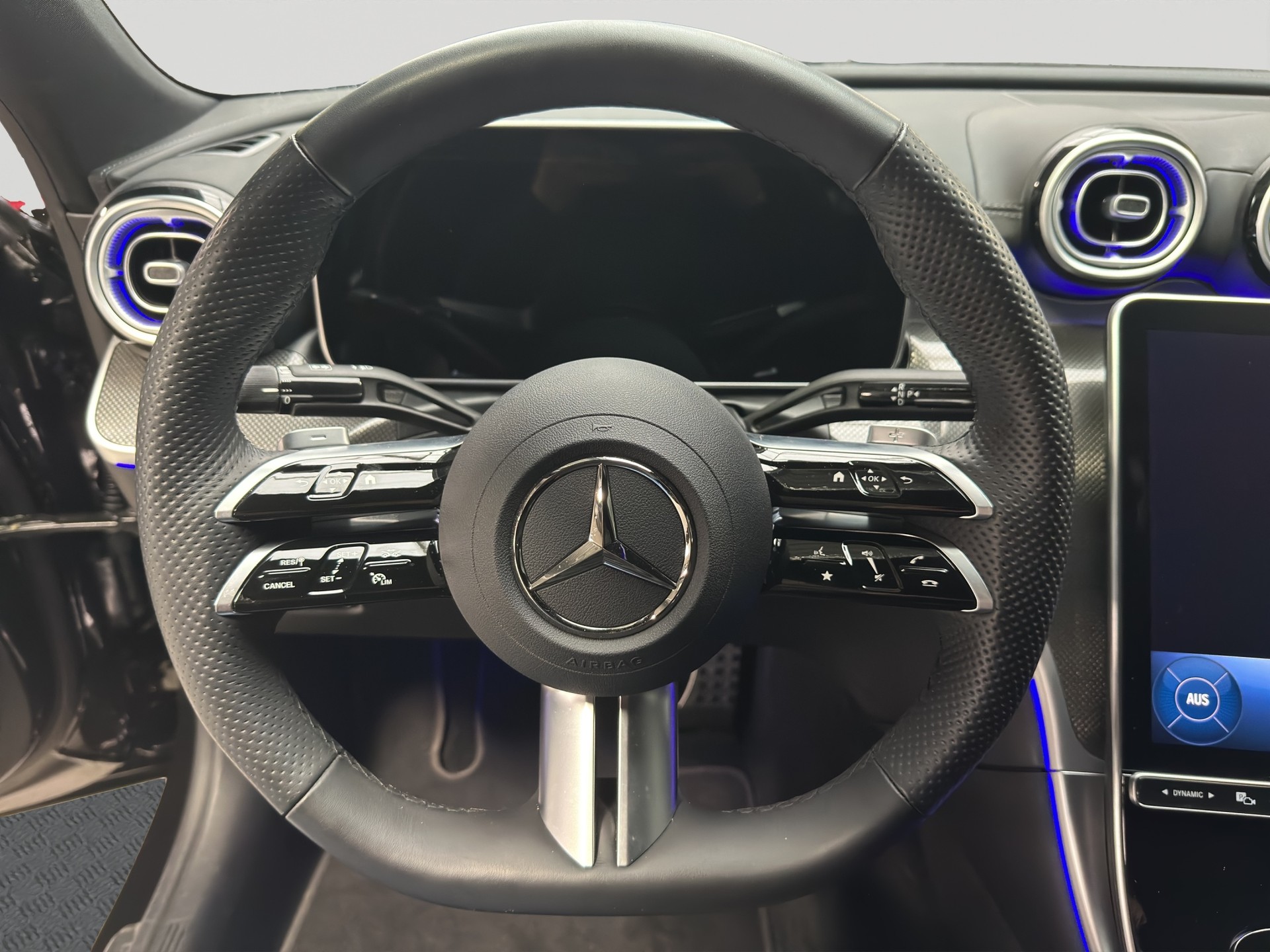 MERCEDES-BENZ C 220 d AMG Night-image-8