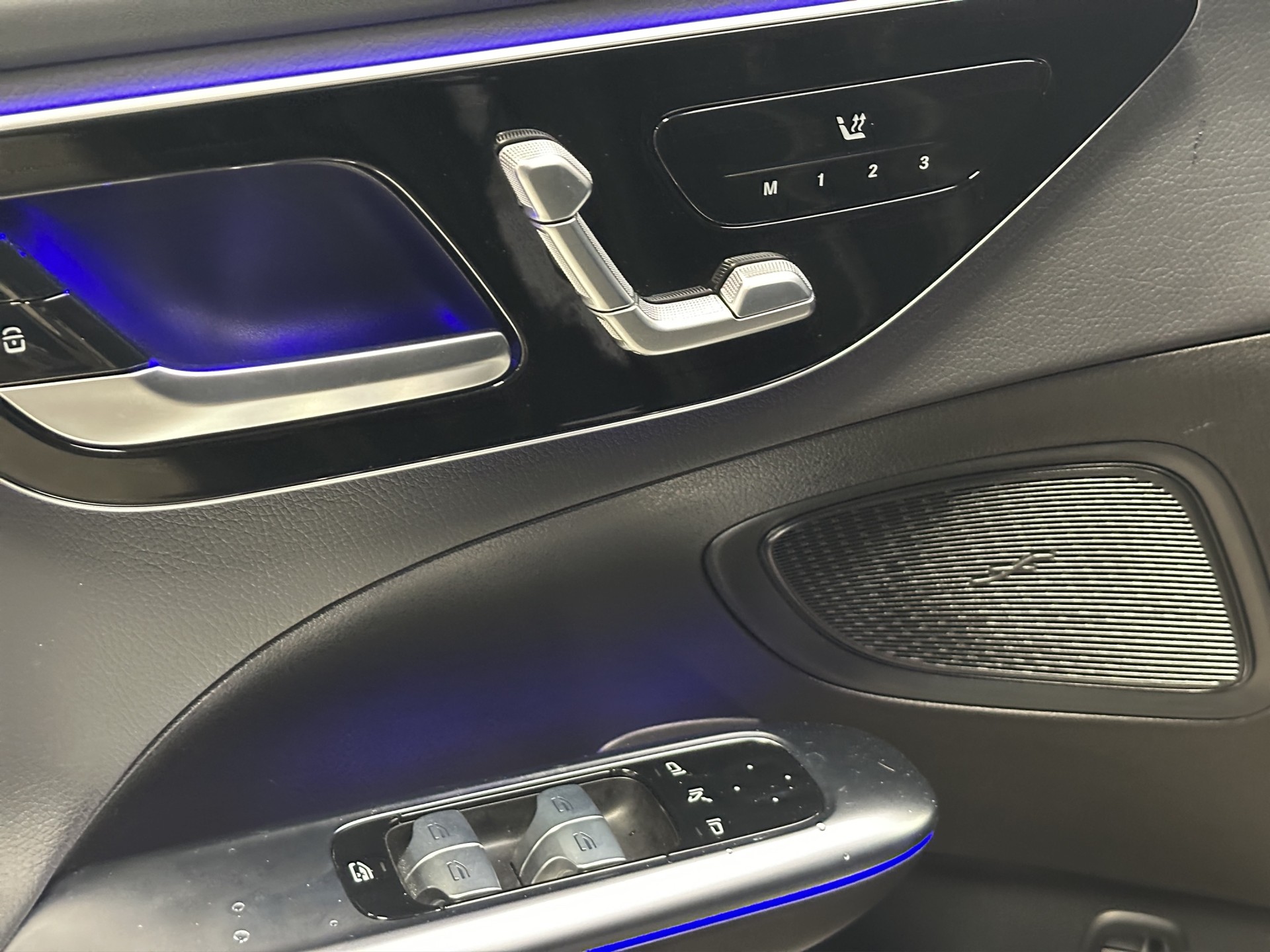 MERCEDES-BENZ C 220 d AMG Night-image-7