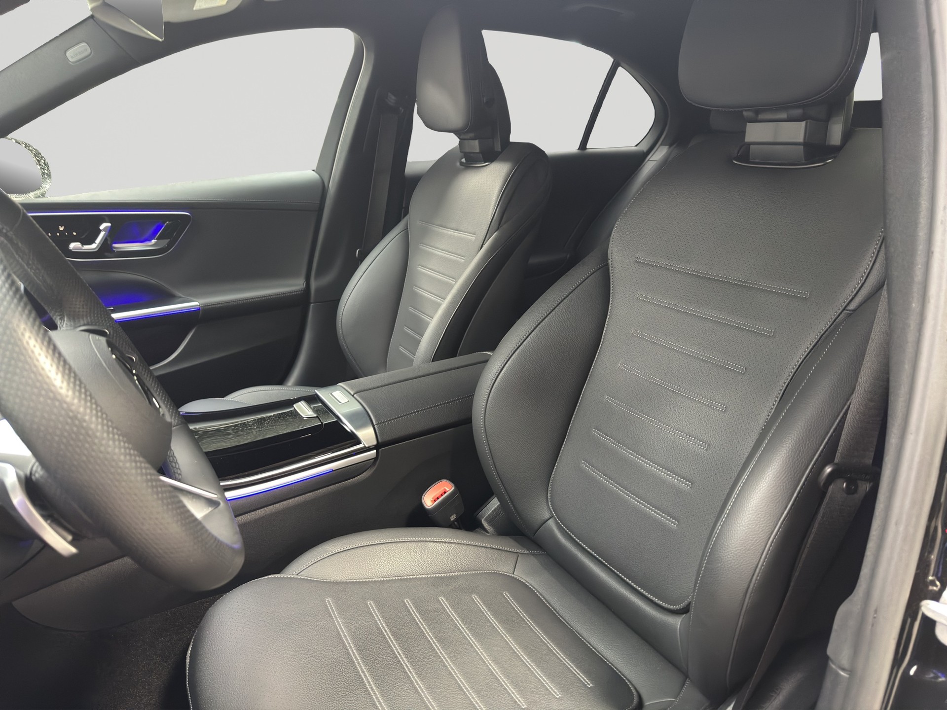 MERCEDES-BENZ C 220 d AMG Night-image-5