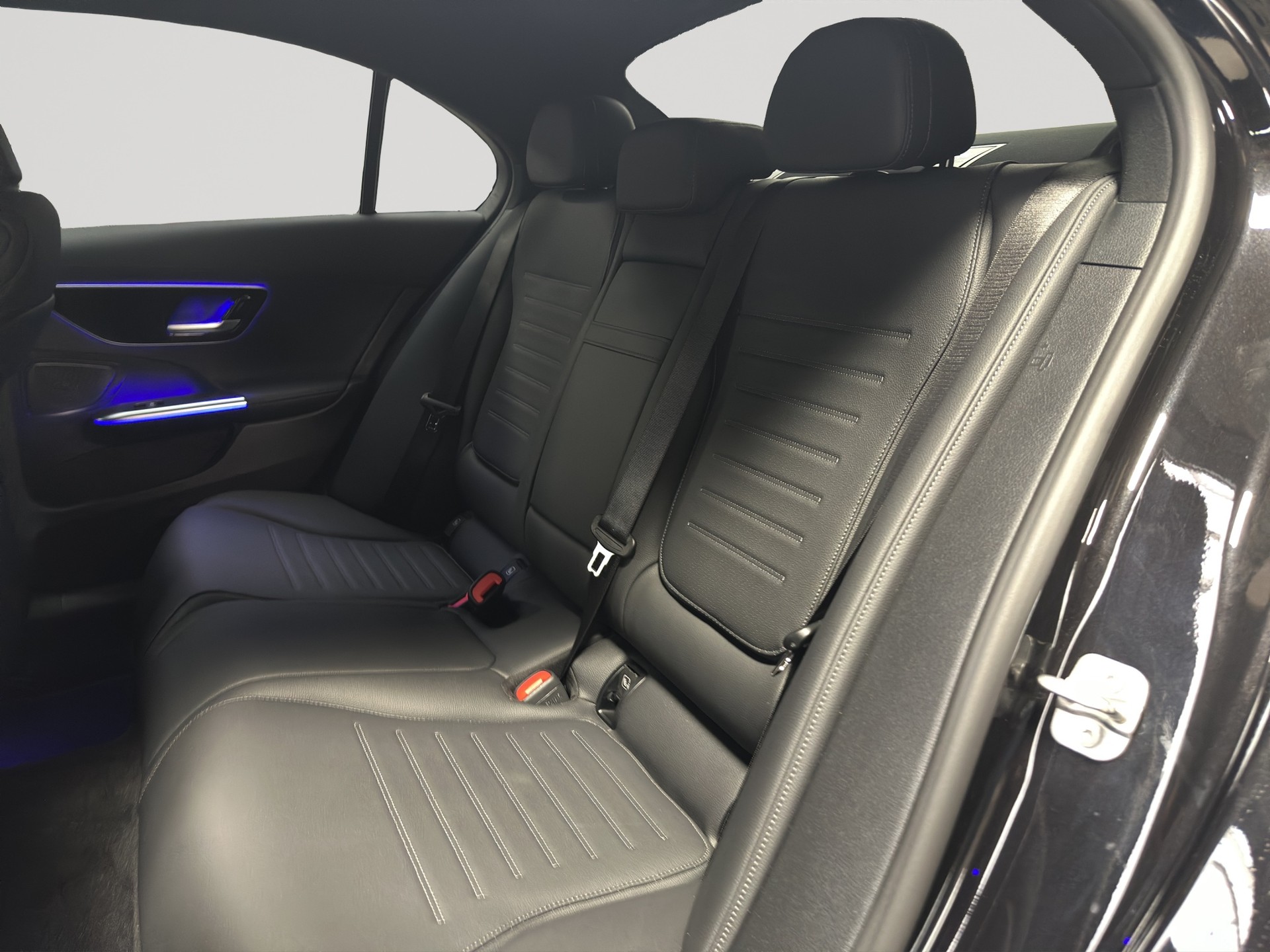 MERCEDES-BENZ C 220 d AMG Night-image-6