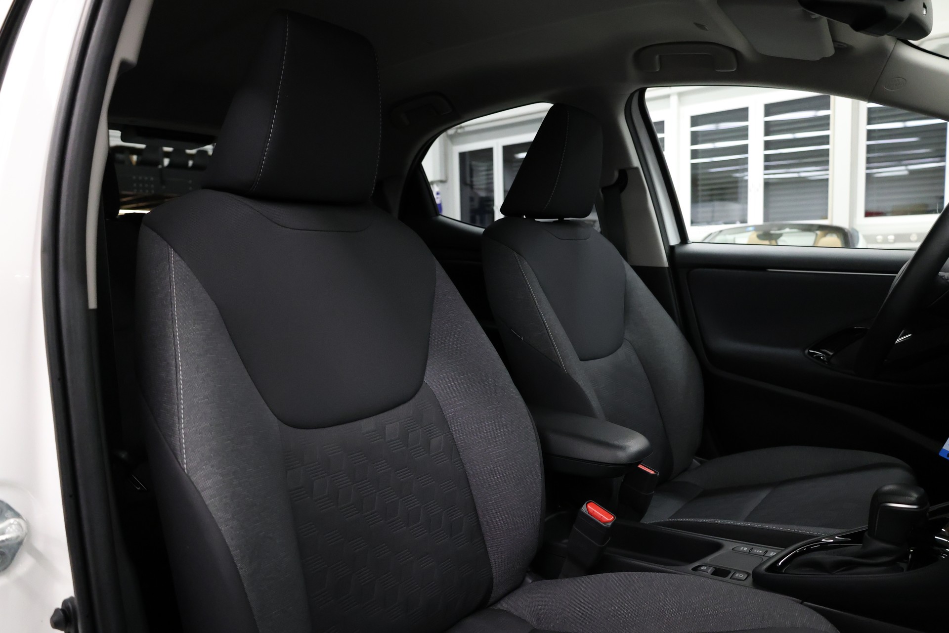 TOYOTA Yaris 1.5 VVT-i HSD Trend-image-14
