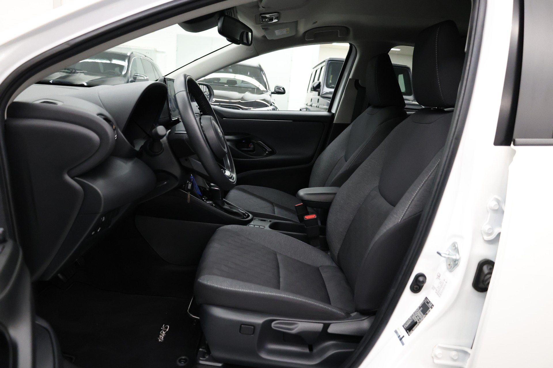 TOYOTA Yaris 1.5 VVT-i HSD Trend-image-12