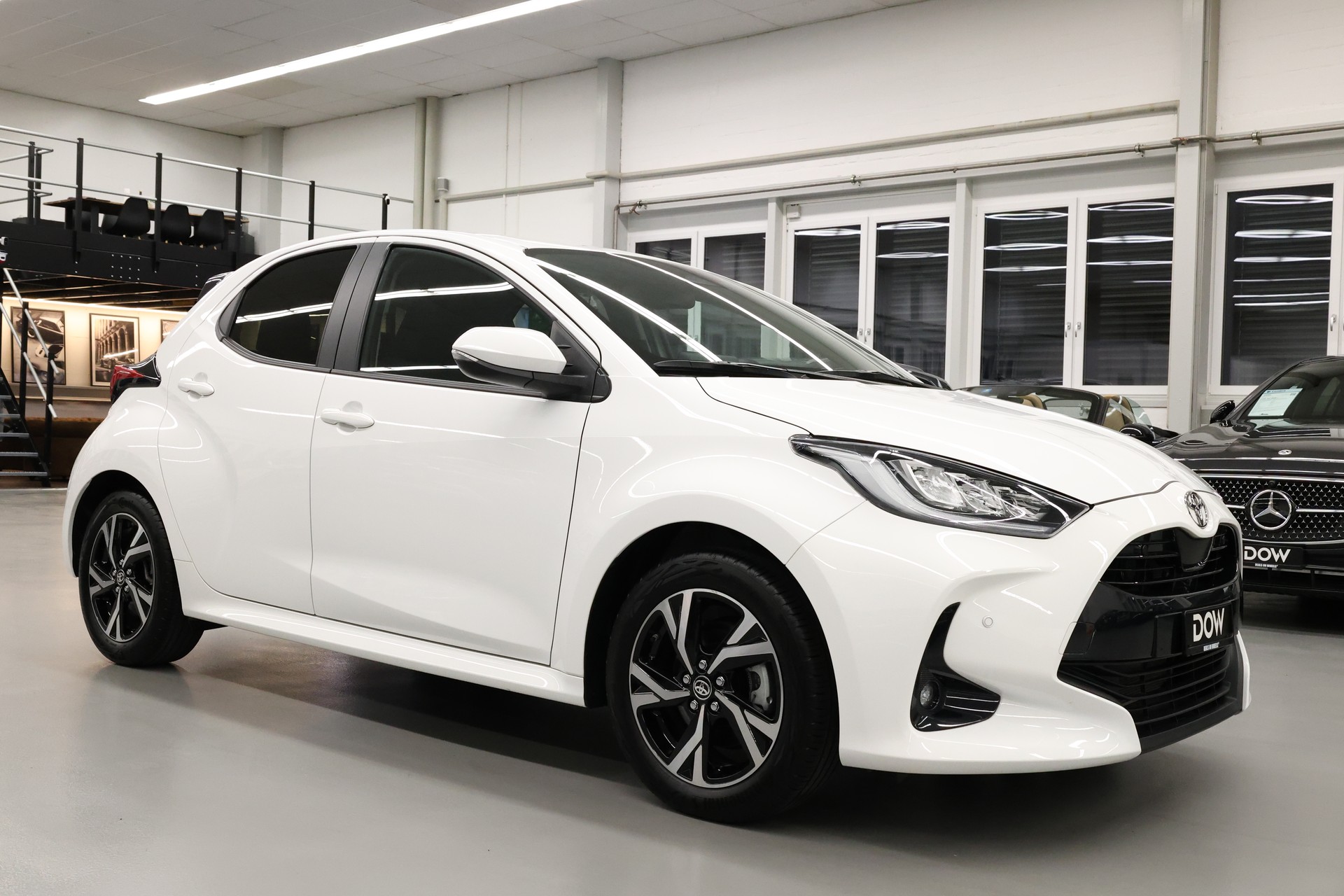 TOYOTA Yaris 1.5 VVT-i HSD Trend-showroom-element-1