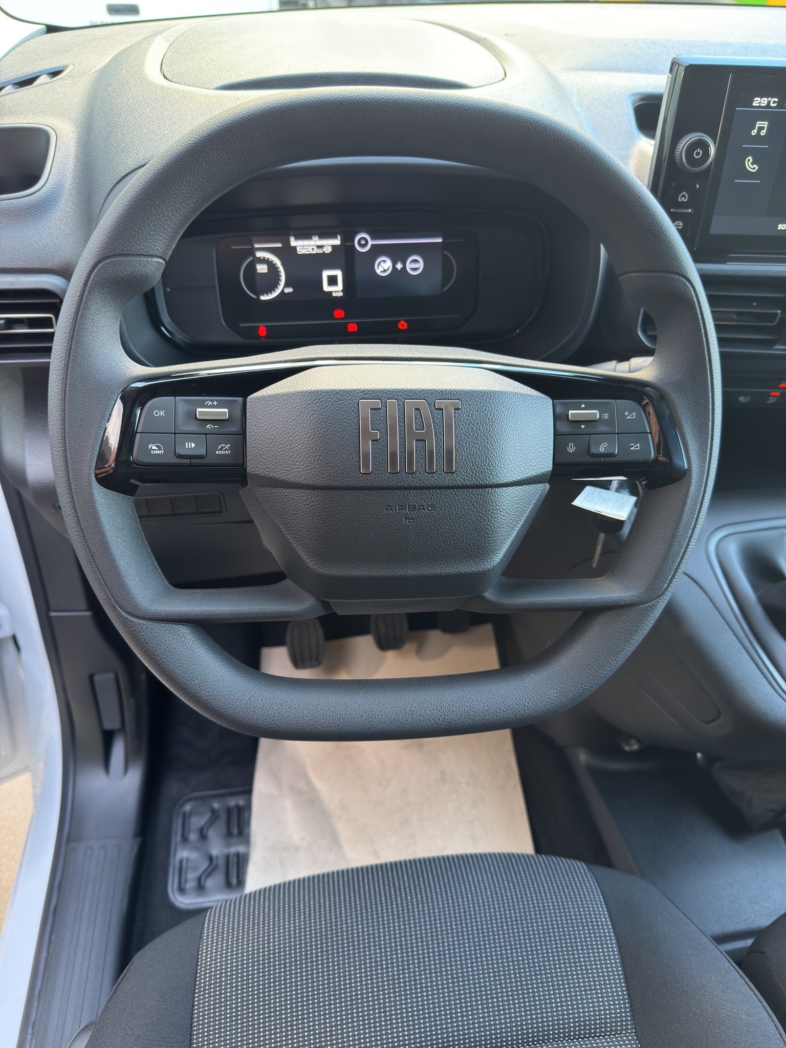 FIAT DOBLO-image-4