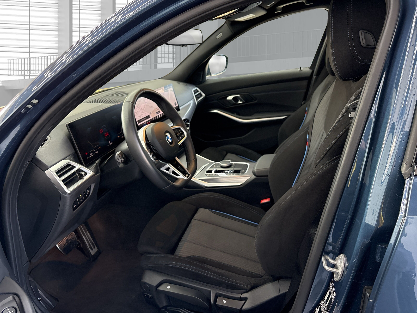 BMW 330i Touring xDrive SAG M Sport-image-12
