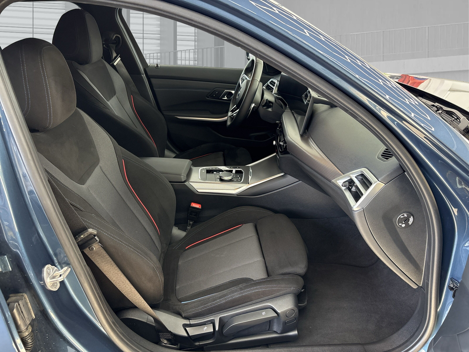 BMW 330i Touring xDrive SAG M Sport-image-13