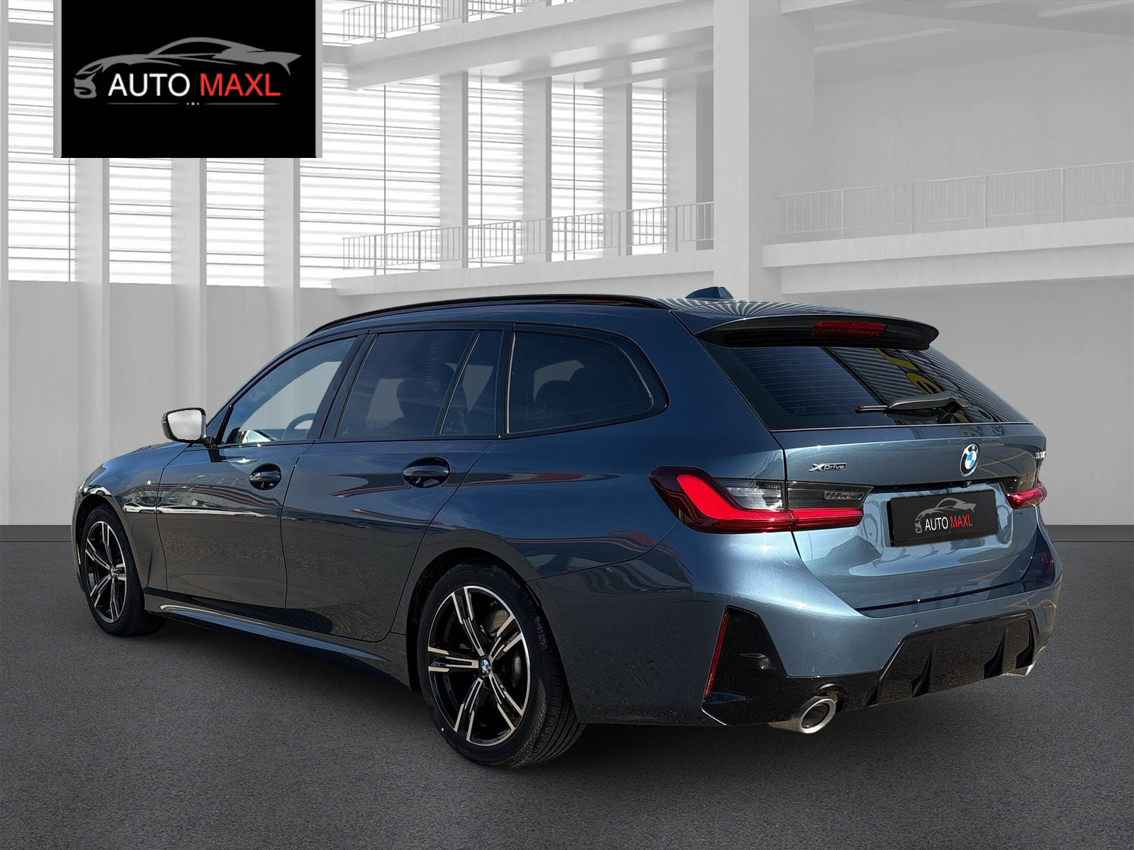 BMW 330i Touring xDrive SAG M Sport-image-4