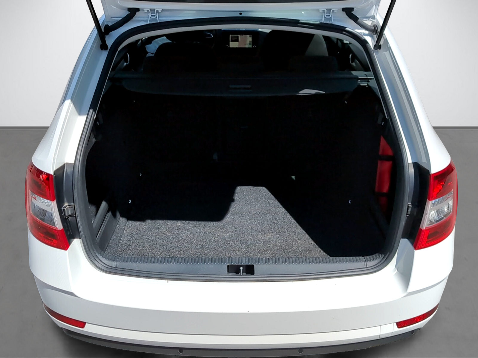 SKODA Octavia Combi 2.0 TDI 150 Ambition DSG-image-11