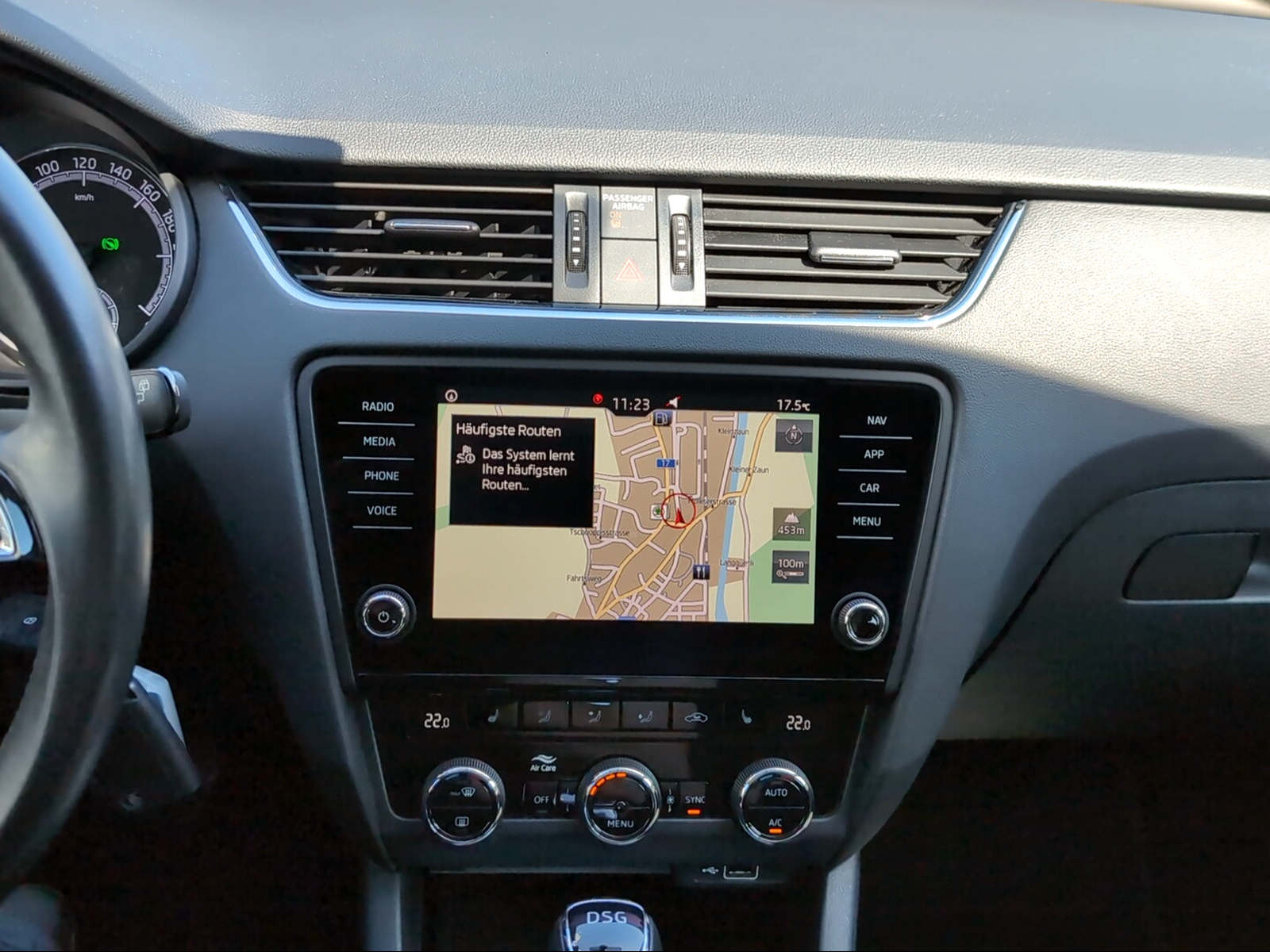 SKODA Octavia Combi 2.0 TDI 150 Ambition DSG-image-7