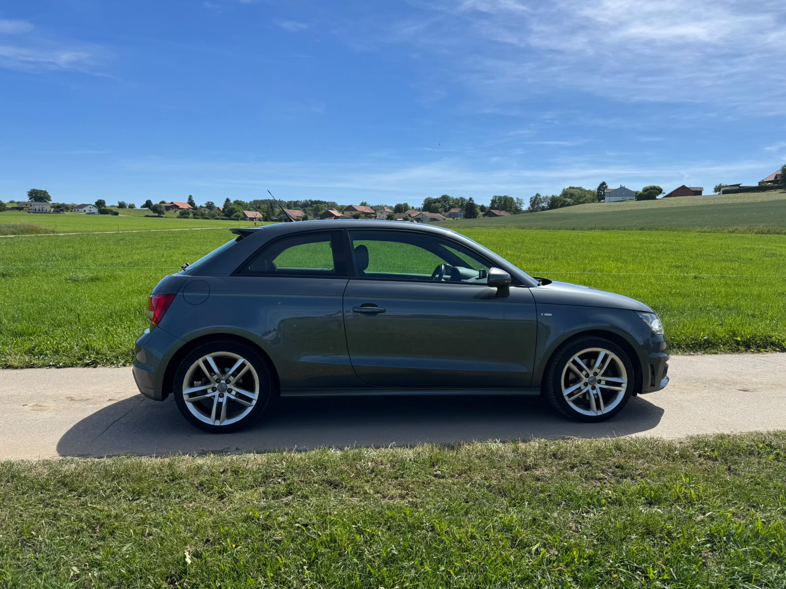 AUDI A1 Sport 1.4 TFSI Ambition S-tronic-image-2