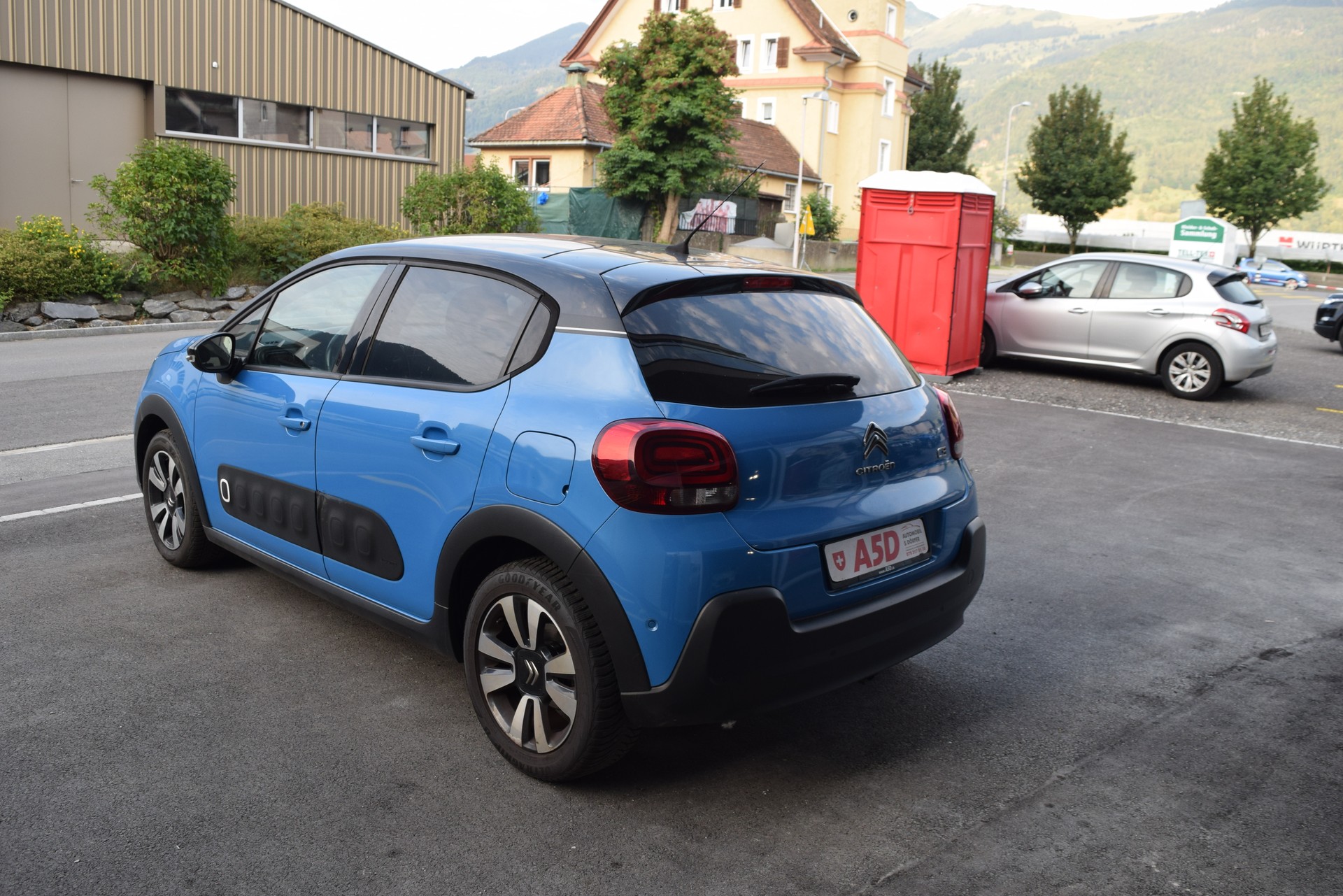 CITROEN C3 1.2i PureTech Shine-image-4