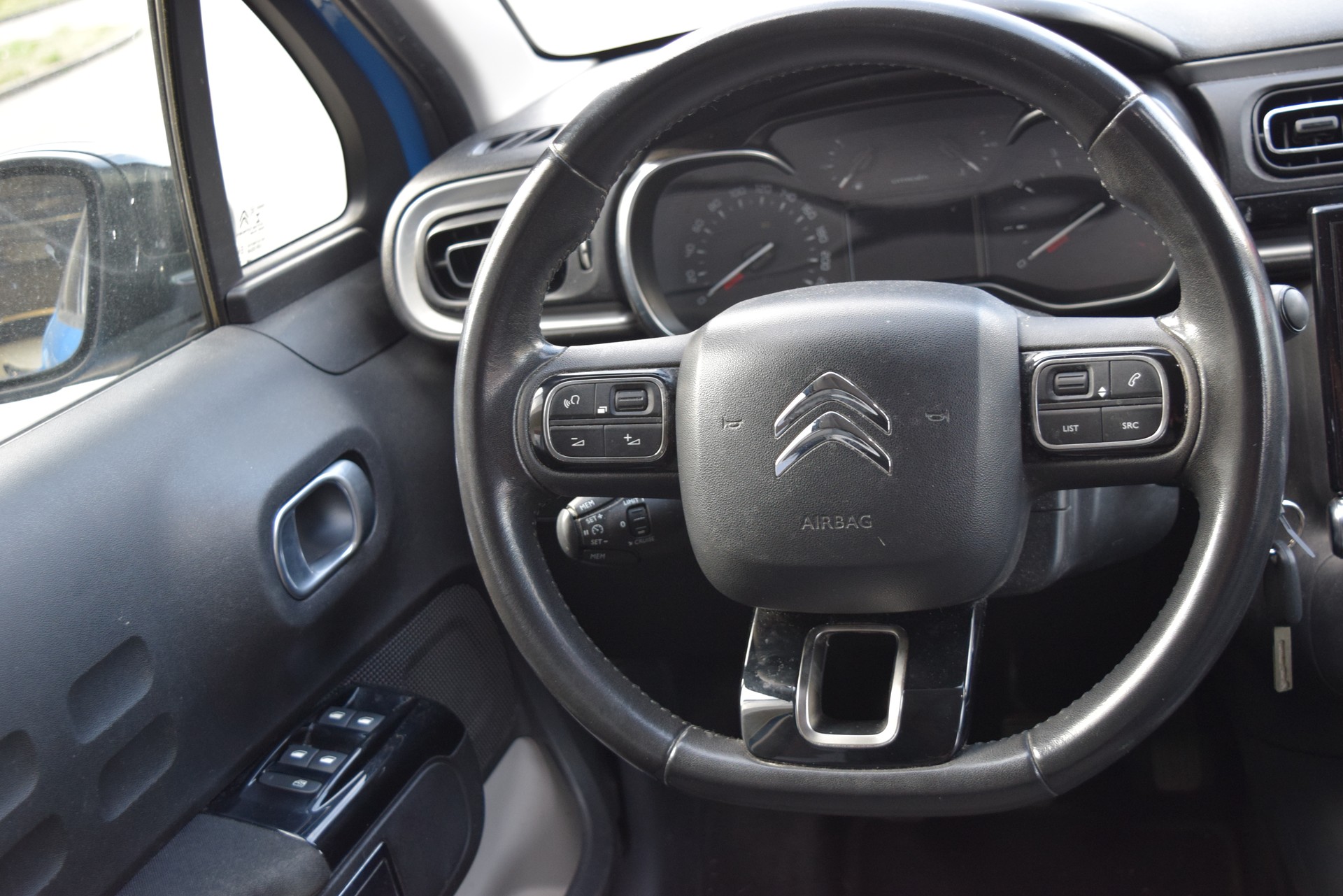 CITROEN C3 1.2i PureTech Shine-image-13