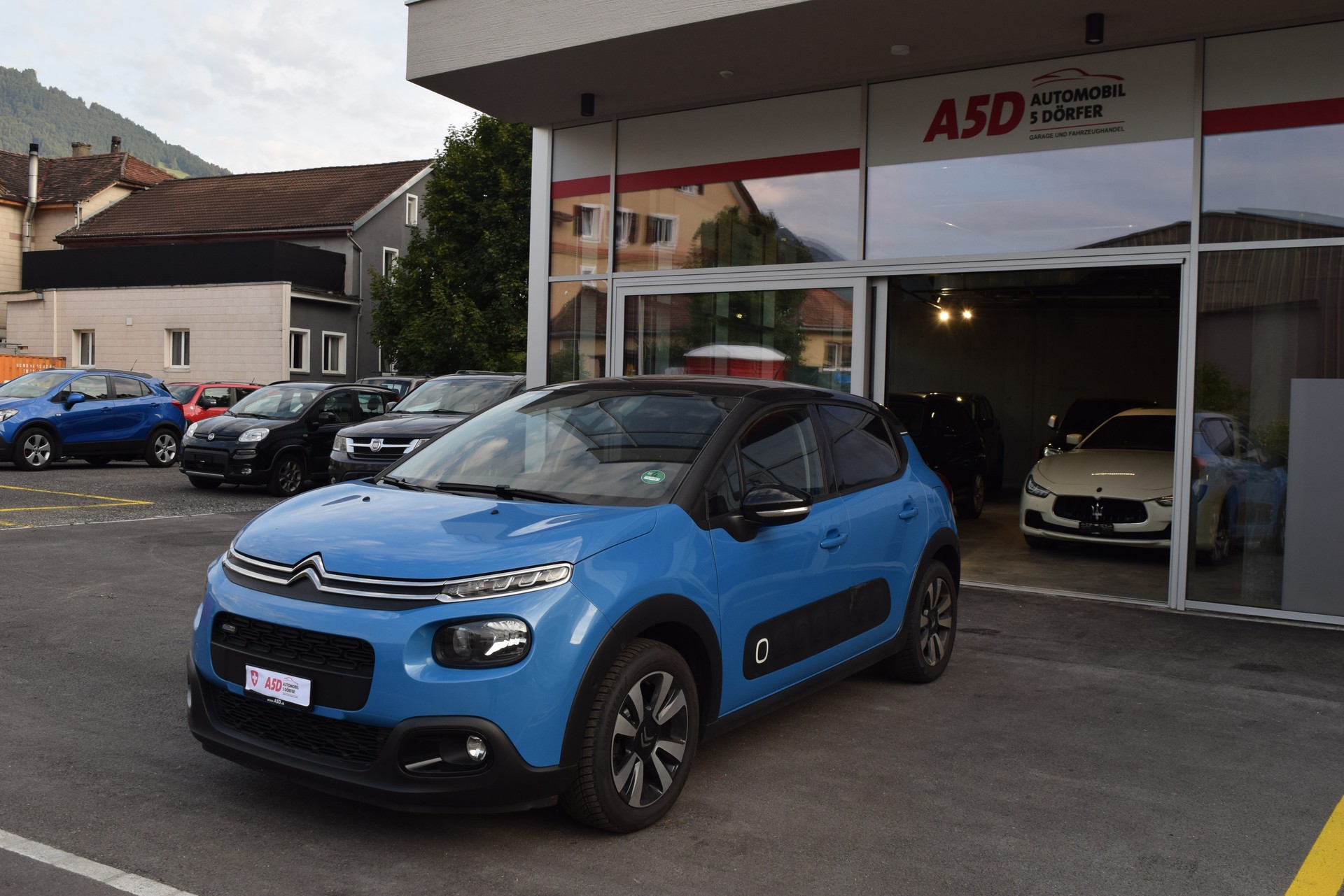 CITROEN C3 1.2i PureTech Shine-showroom-element-1