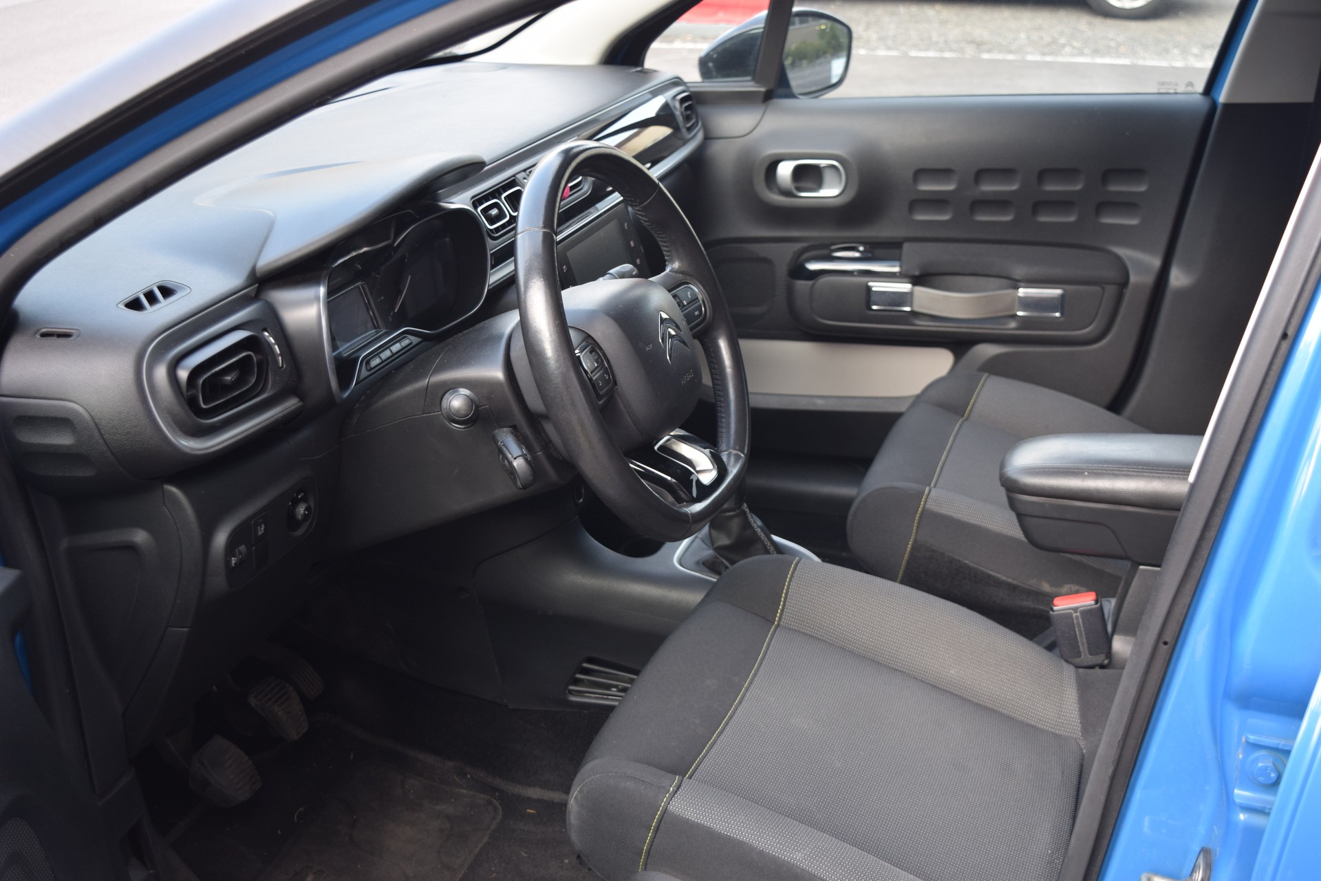 CITROEN C3 1.2i PureTech Shine-image-15