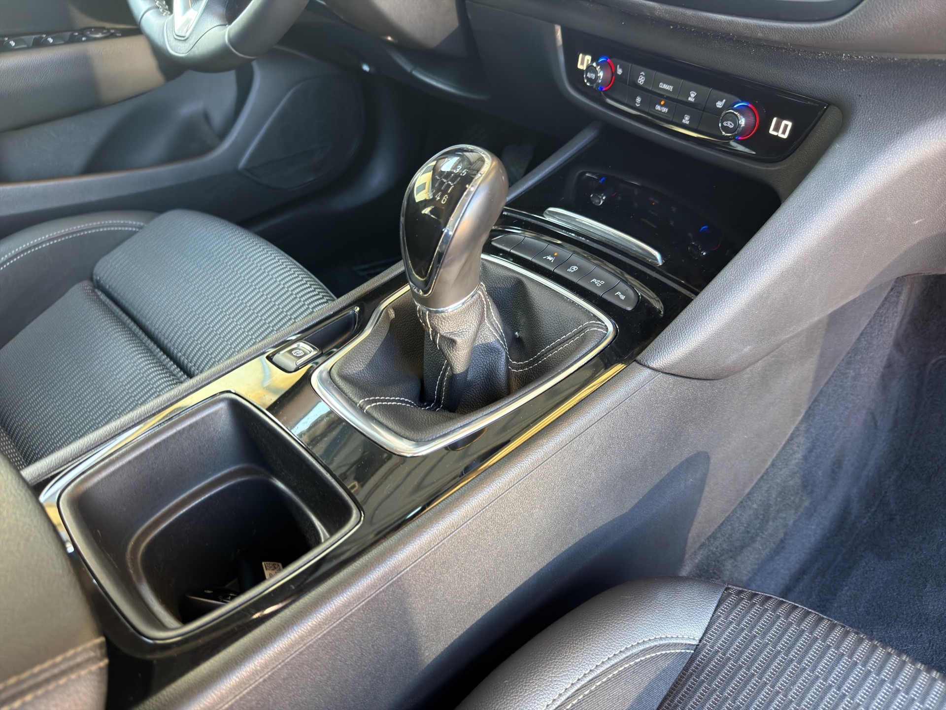 OPEL Insignia 1.5 T Sports Tourer Edition-image-17