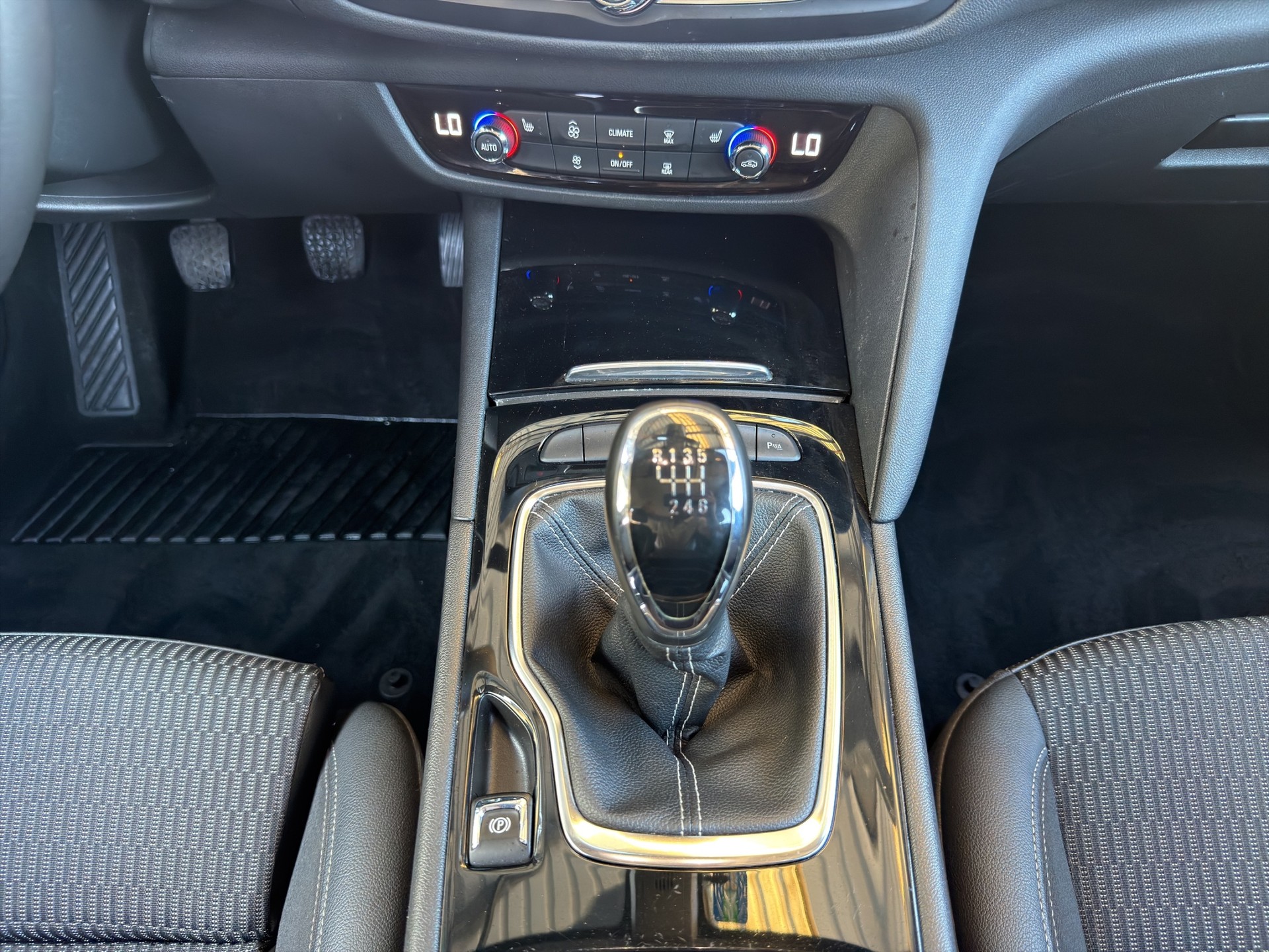 OPEL Insignia 1.5 T Sports Tourer Edition-image-15