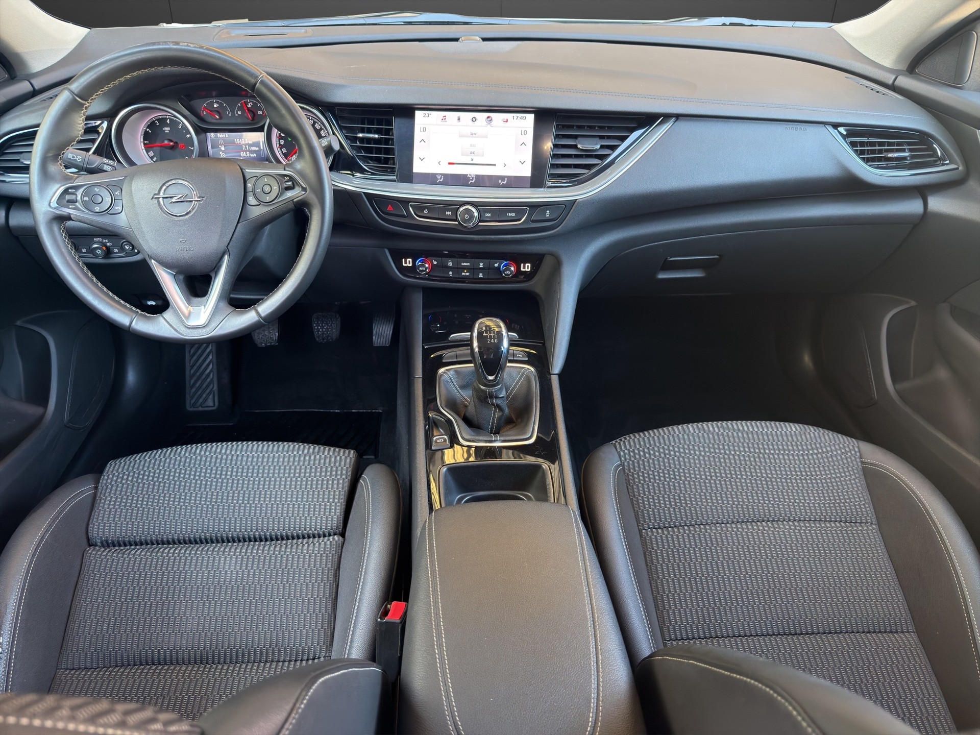 OPEL Insignia 1.5 T Sports Tourer Edition-image-10