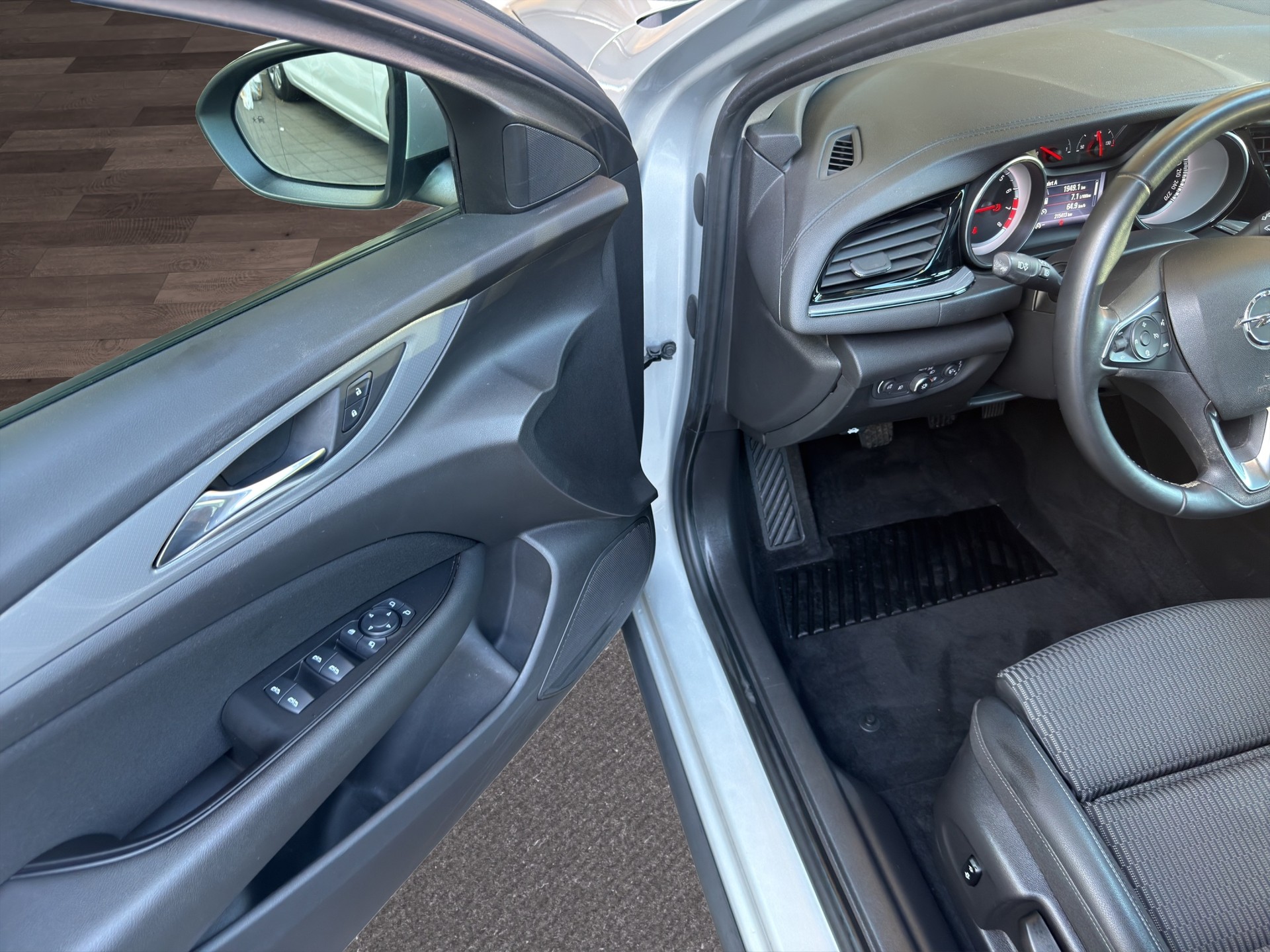 OPEL Insignia 1.5 T Sports Tourer Edition-image-18