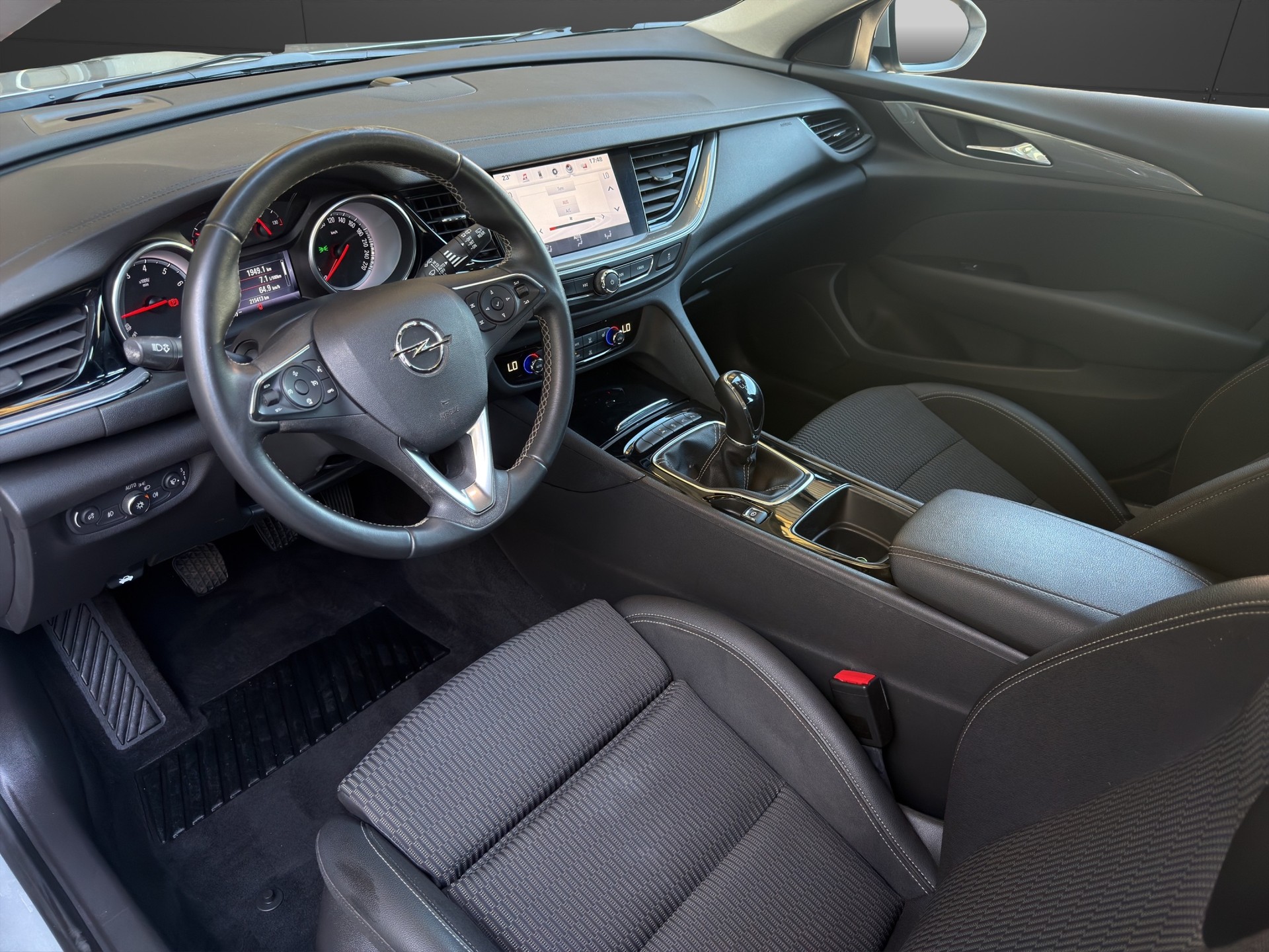 OPEL Insignia 1.5 T Sports Tourer Edition-image-9