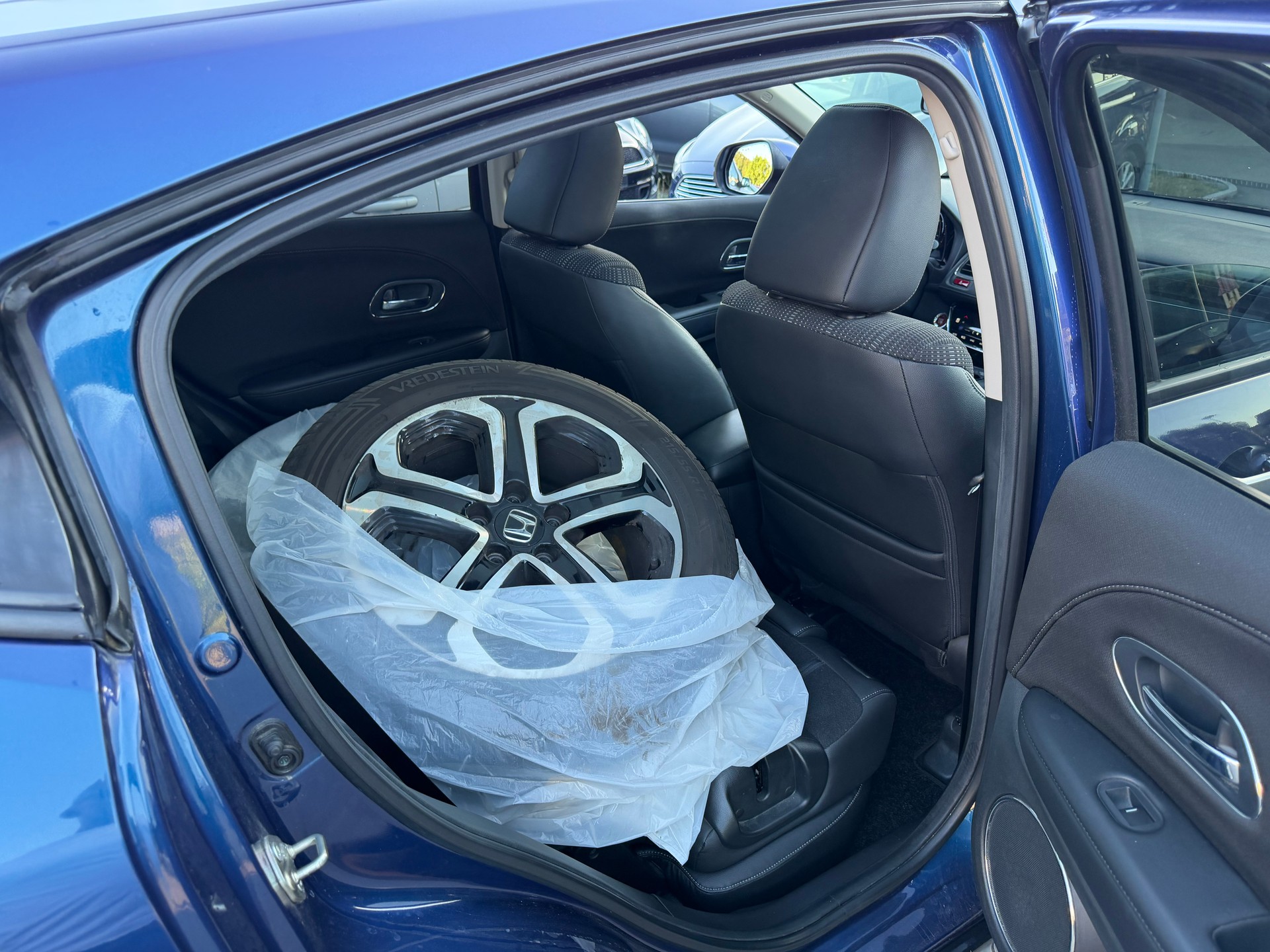 HONDA HR-V 1.6i-DTEC Executive -ab Mfk-image-8