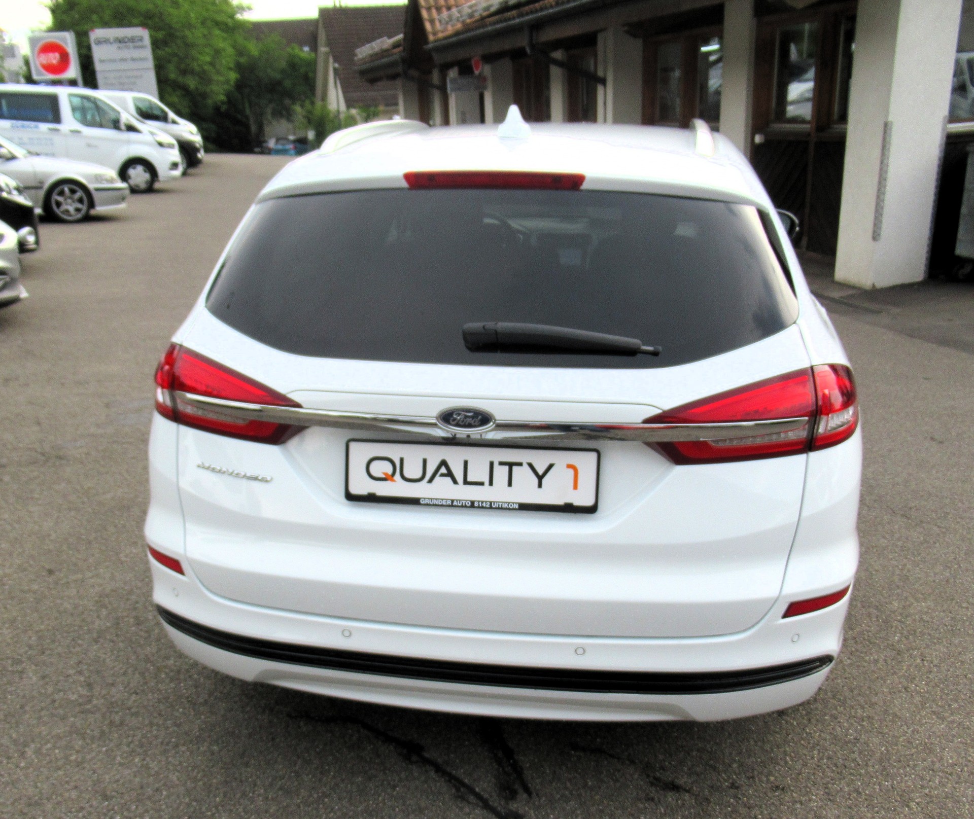 FORD Mondeo 2.0 TDCi Titanium Automatik-image-2