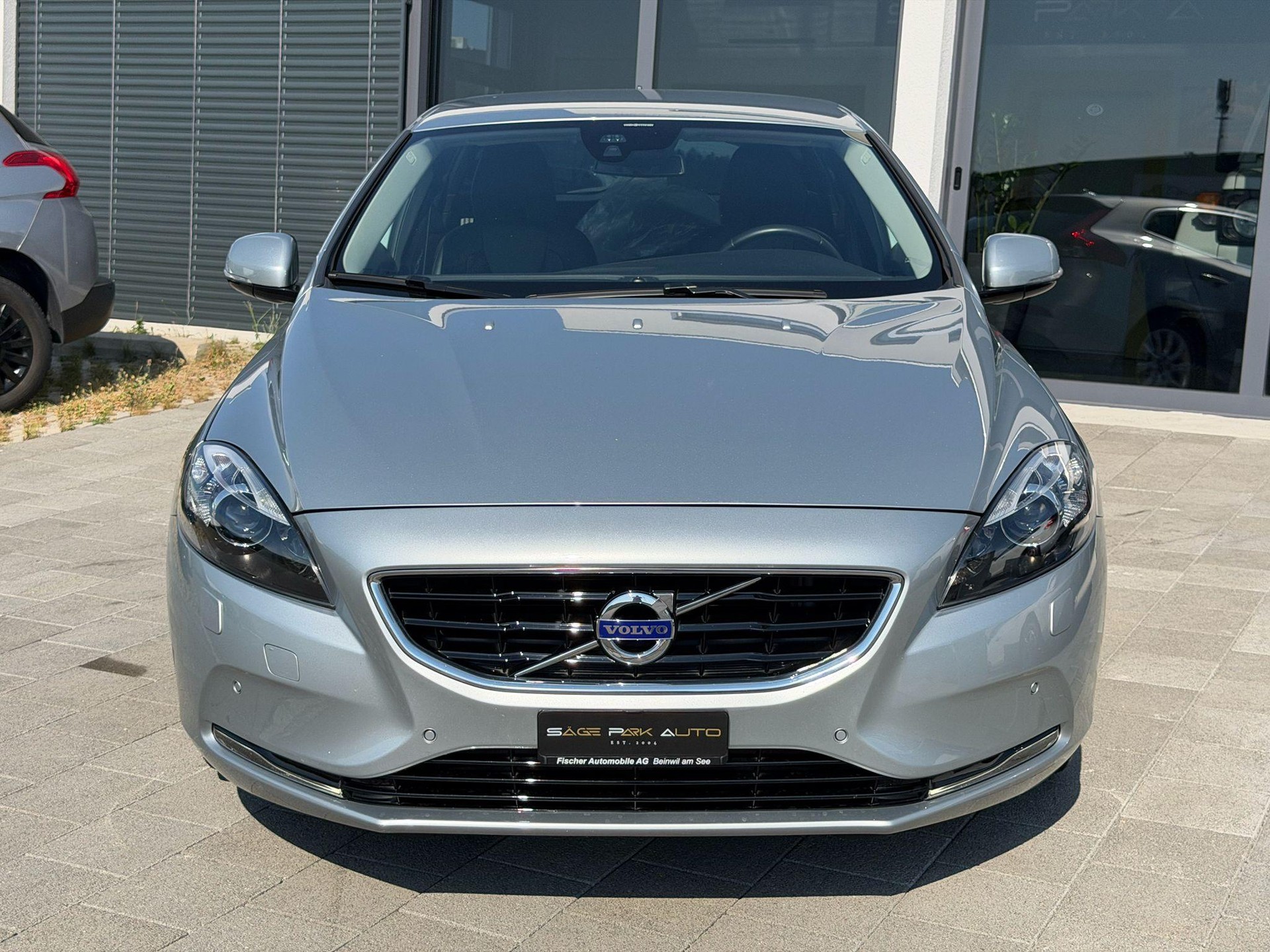 VOLVO V40 1.6 T3 Summum S/S-image-2