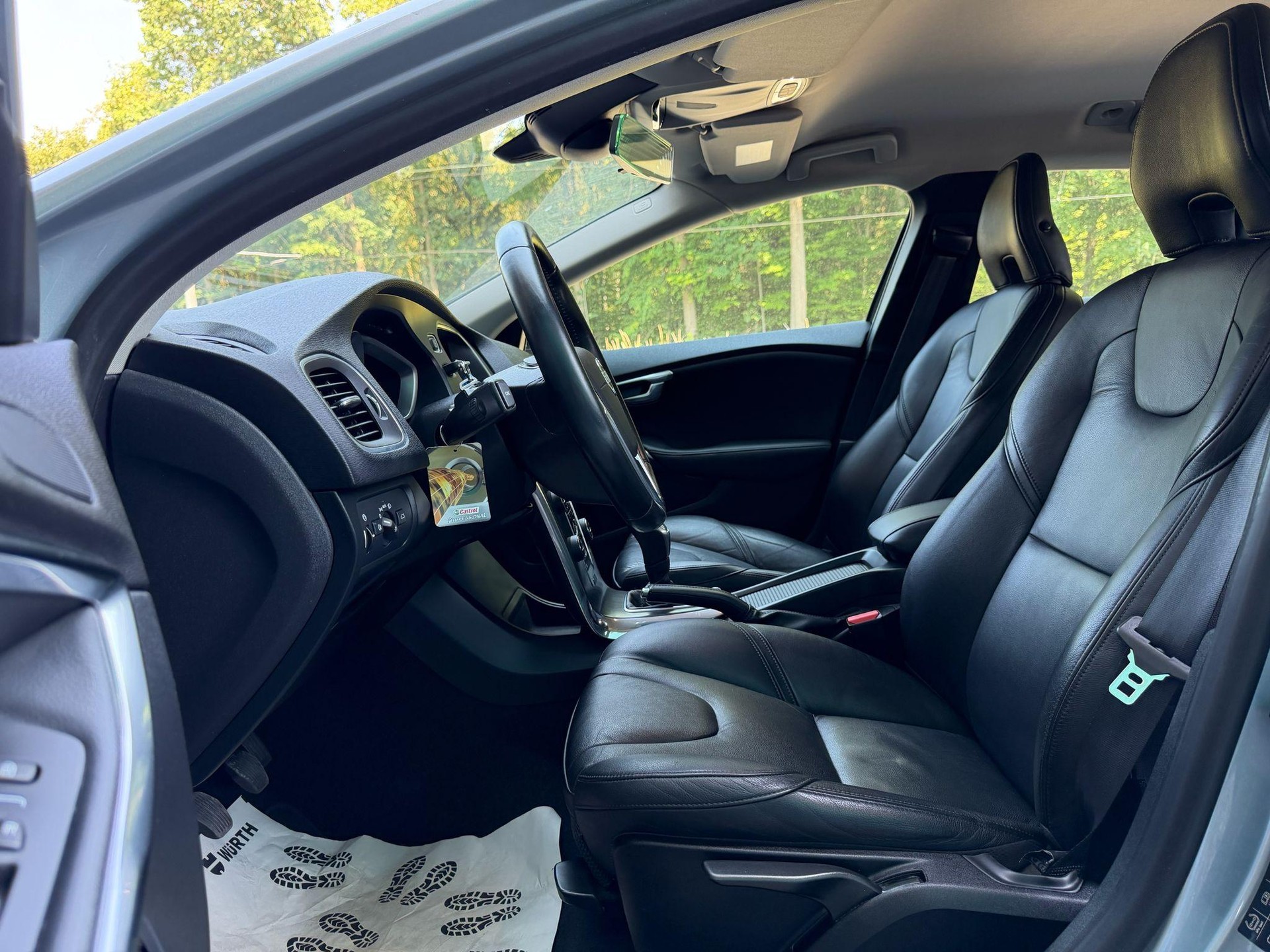 VOLVO V40 1.6 T3 Summum S/S-image-16