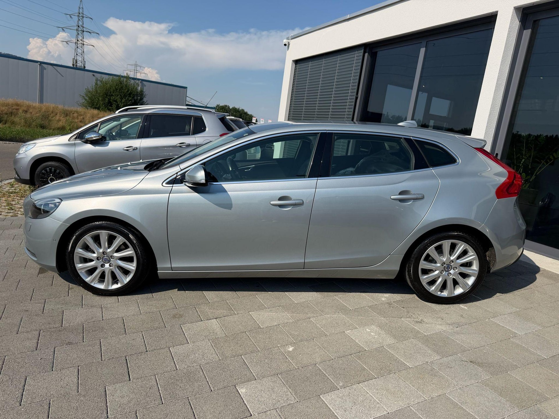 VOLVO V40 1.6 T3 Summum S/S-image-21