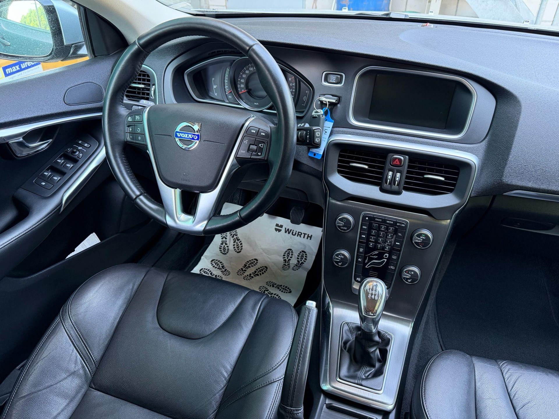 VOLVO V40 1.6 T3 Summum S/S-image-11