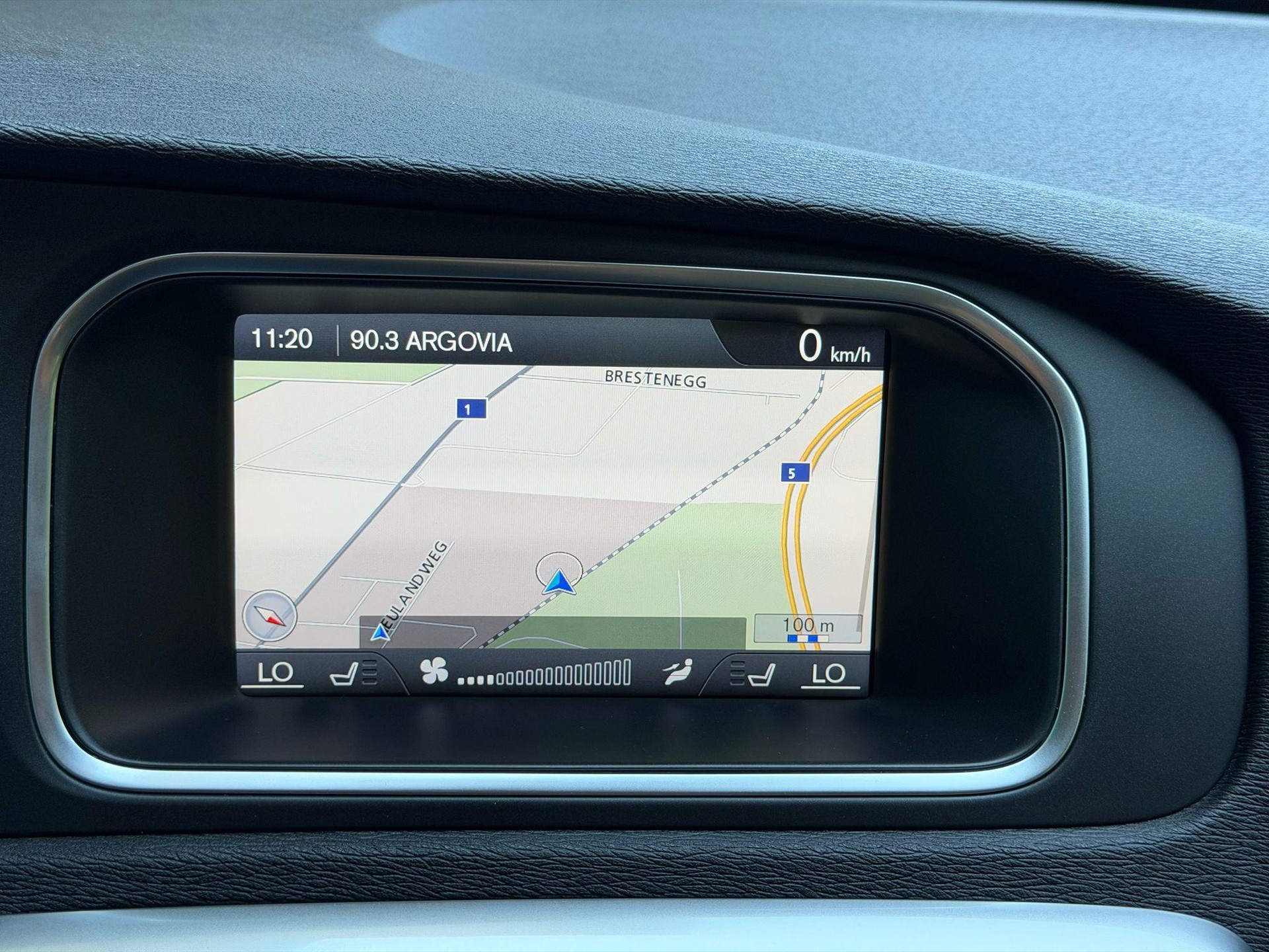 VOLVO V40 1.6 T3 Summum S/S-image-15