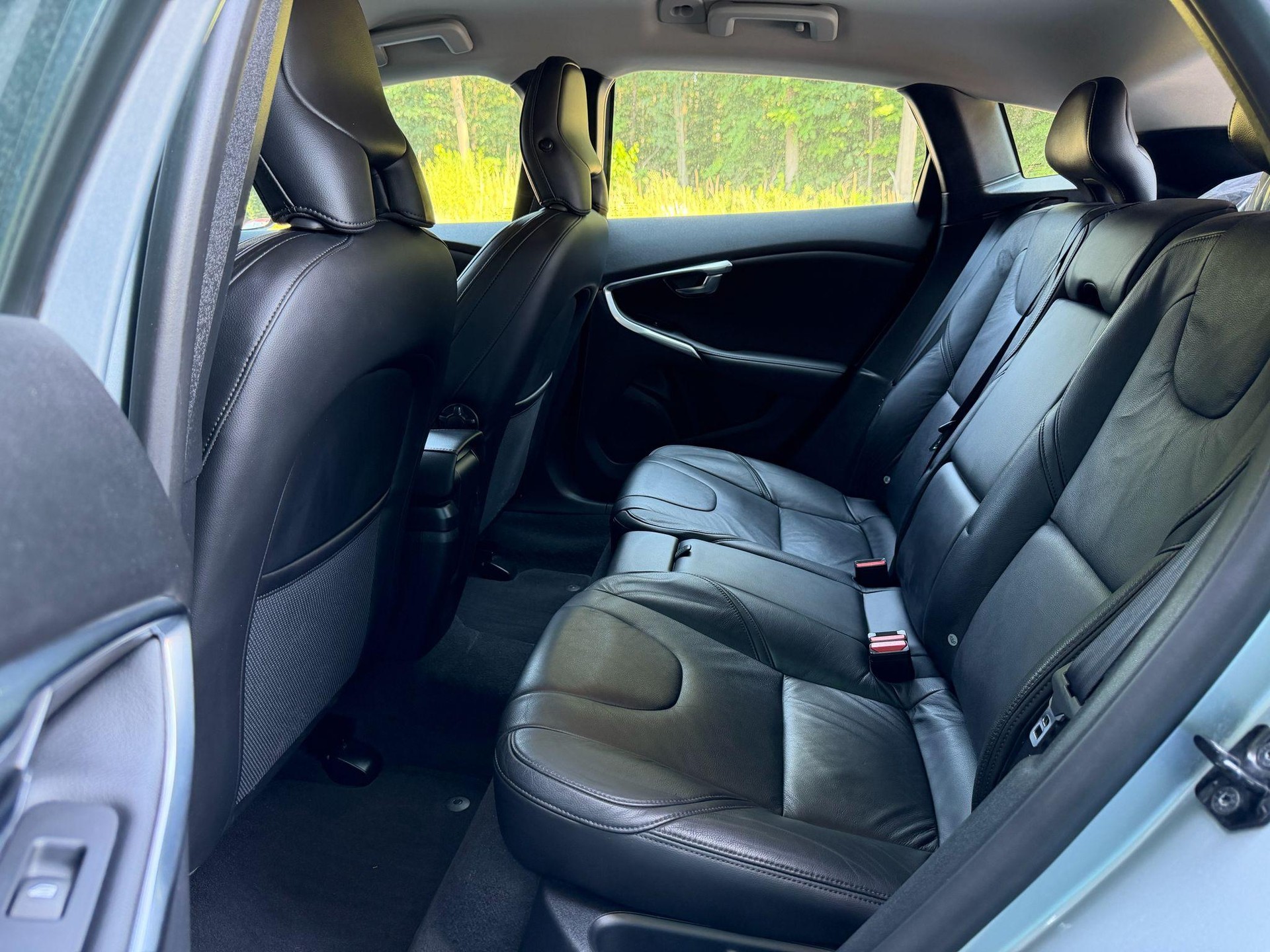 VOLVO V40 1.6 T3 Summum S/S-image-18