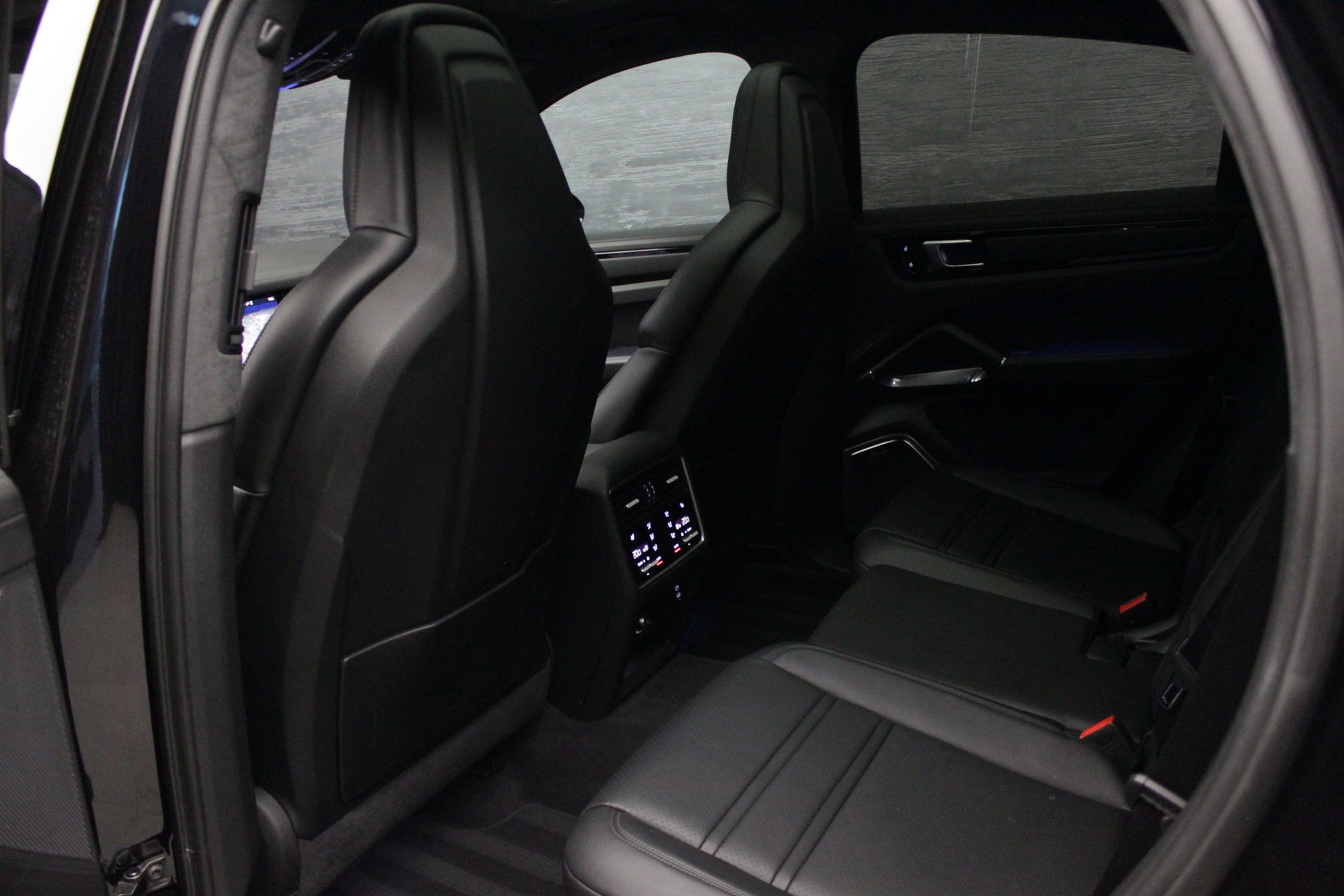 PORSCHE Cayenne Turbo Coupé S E-Hybrid-image-19