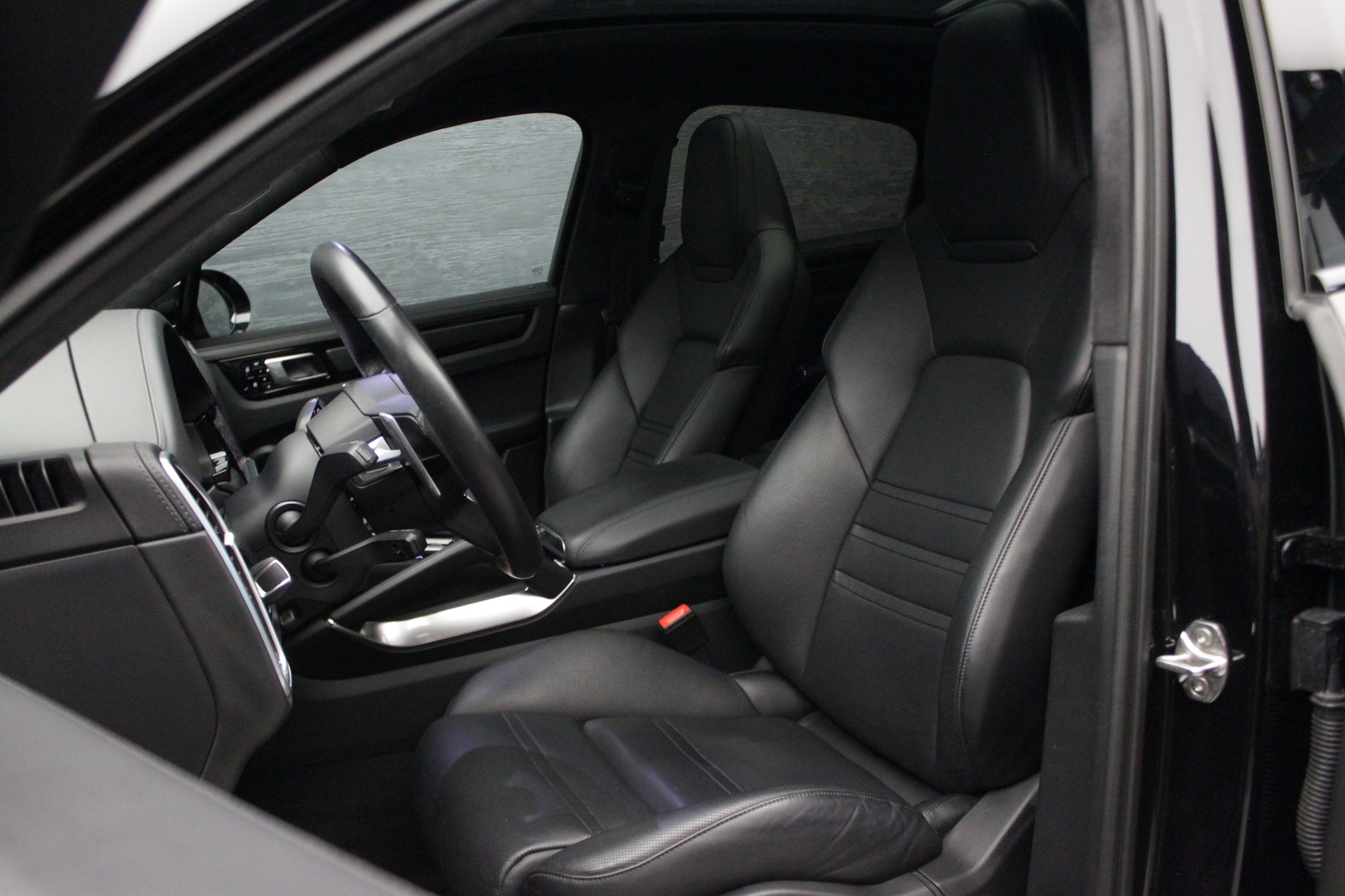PORSCHE Cayenne Turbo Coupé S E-Hybrid-image-18