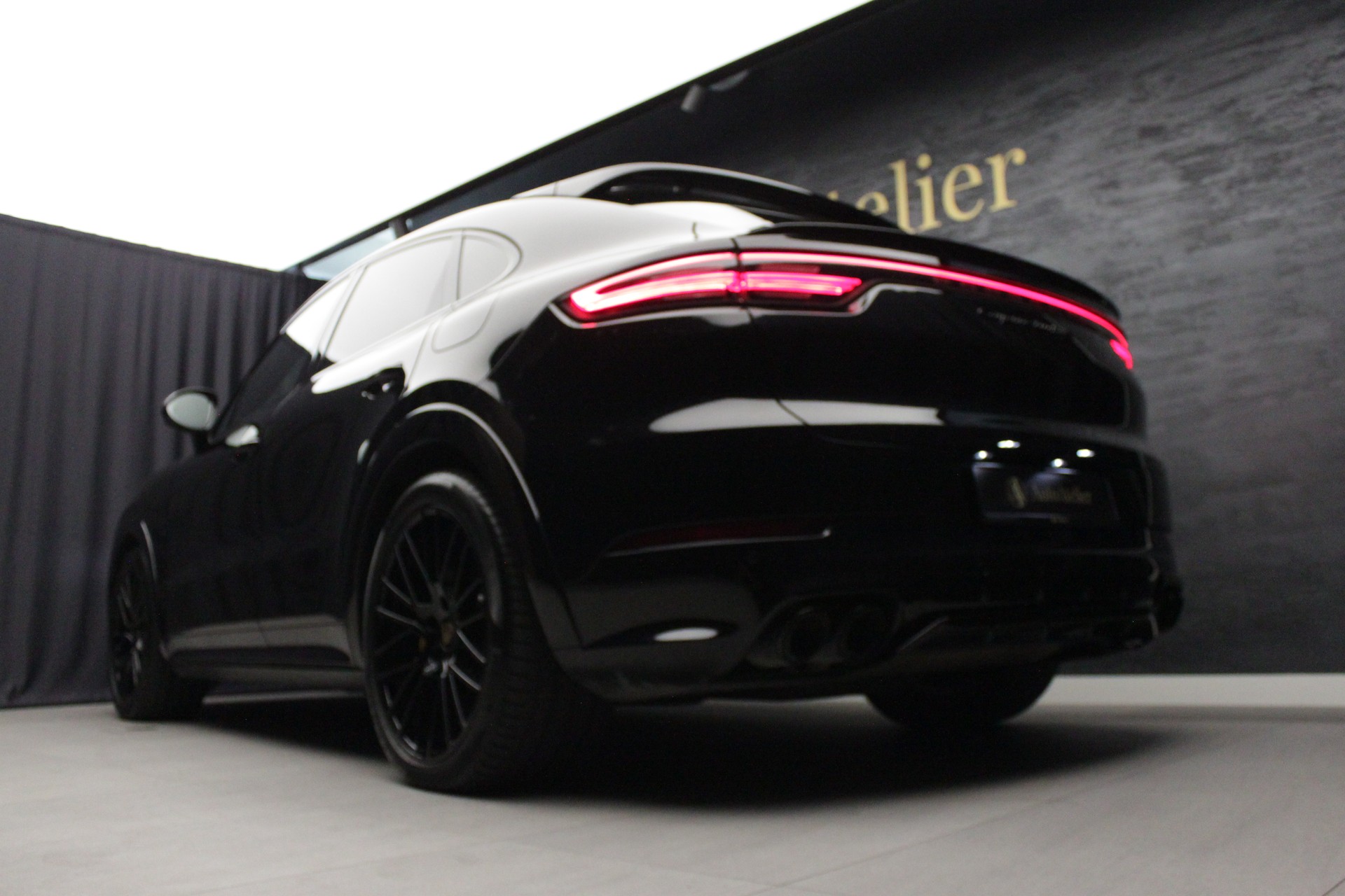 PORSCHE Cayenne Turbo Coupé S E-Hybrid-image-13