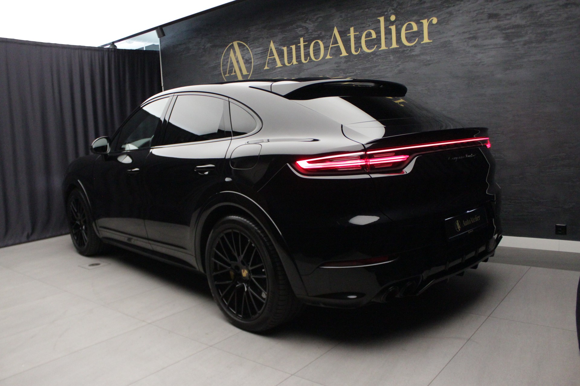 PORSCHE Cayenne Turbo Coupé S E-Hybrid-image-12
