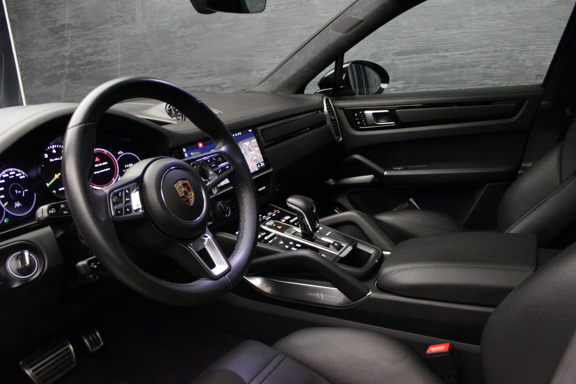 PORSCHE Cayenne Turbo Coupé S E-Hybrid-image-25