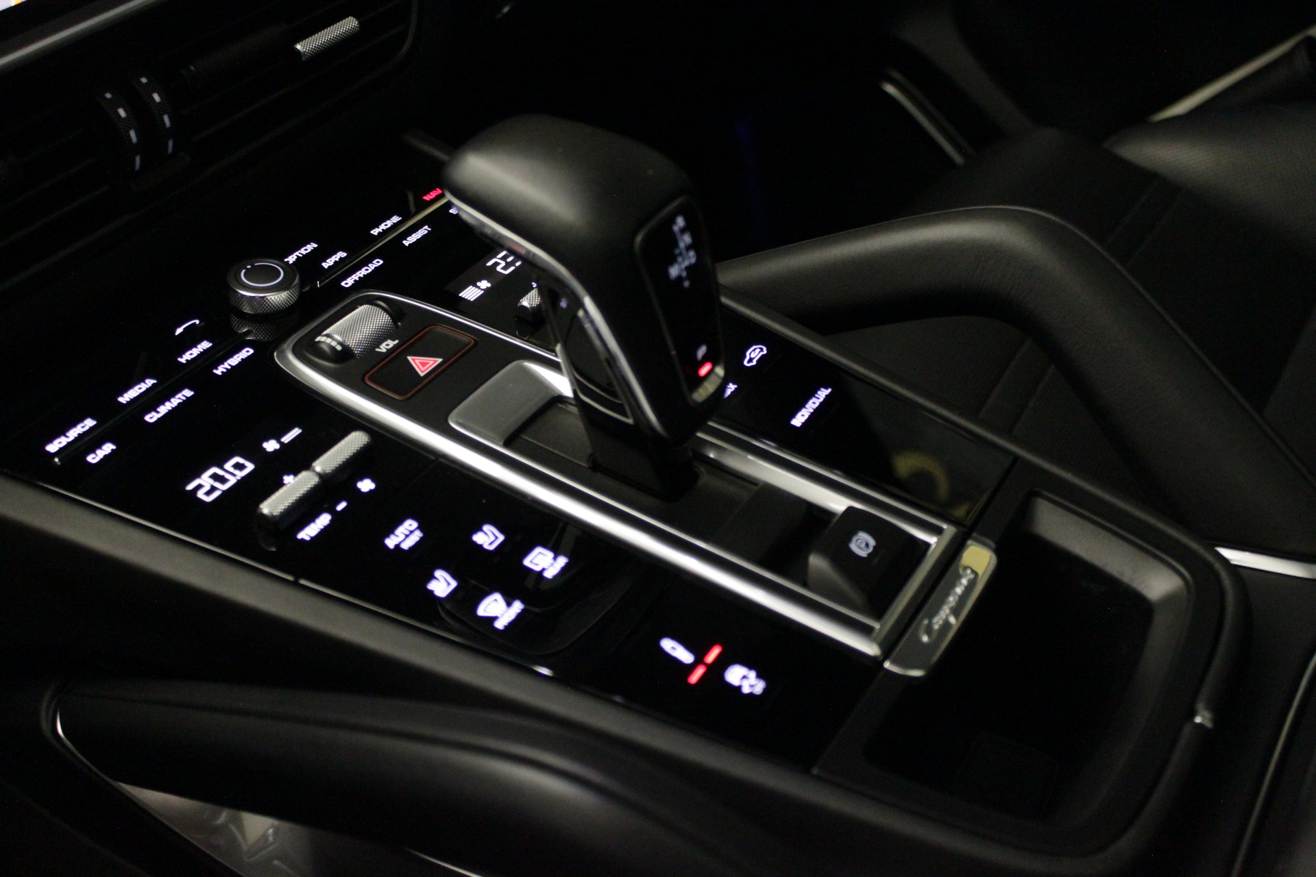 PORSCHE Cayenne Turbo Coupé S E-Hybrid-image-24