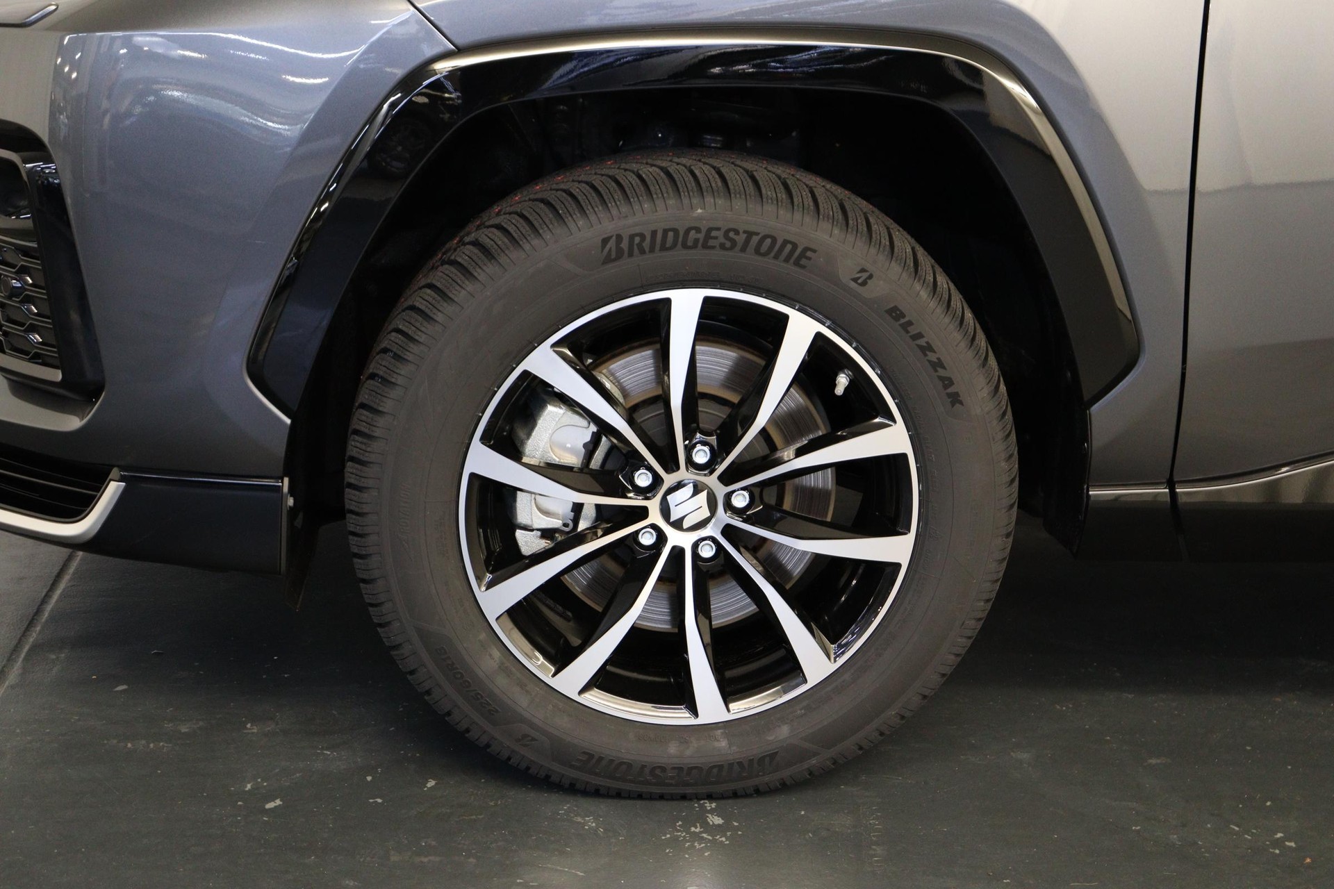 SUZUKI Across 2.5 PHEV Compact Top 4x4-image-12