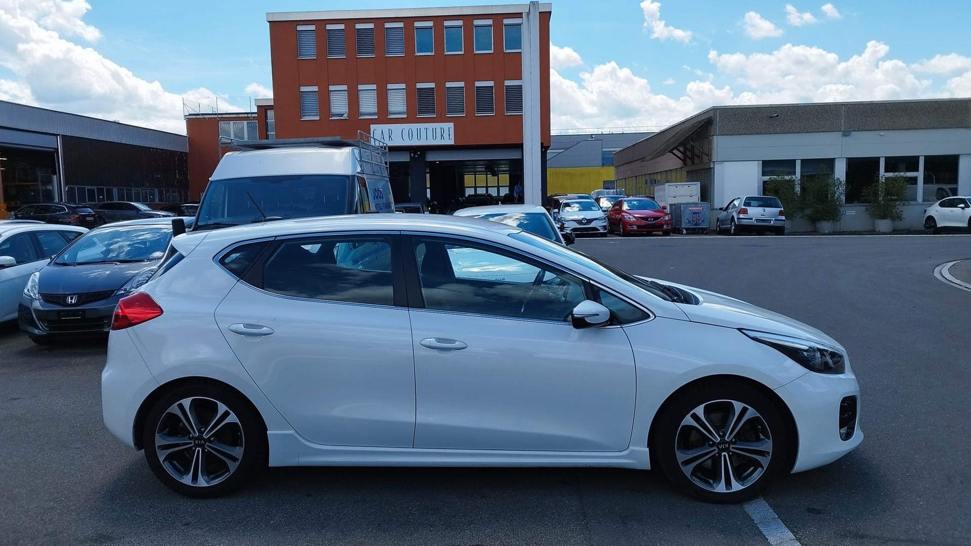 KIA Cee'd 1.6 CRDi GT-Line DCT-image-2