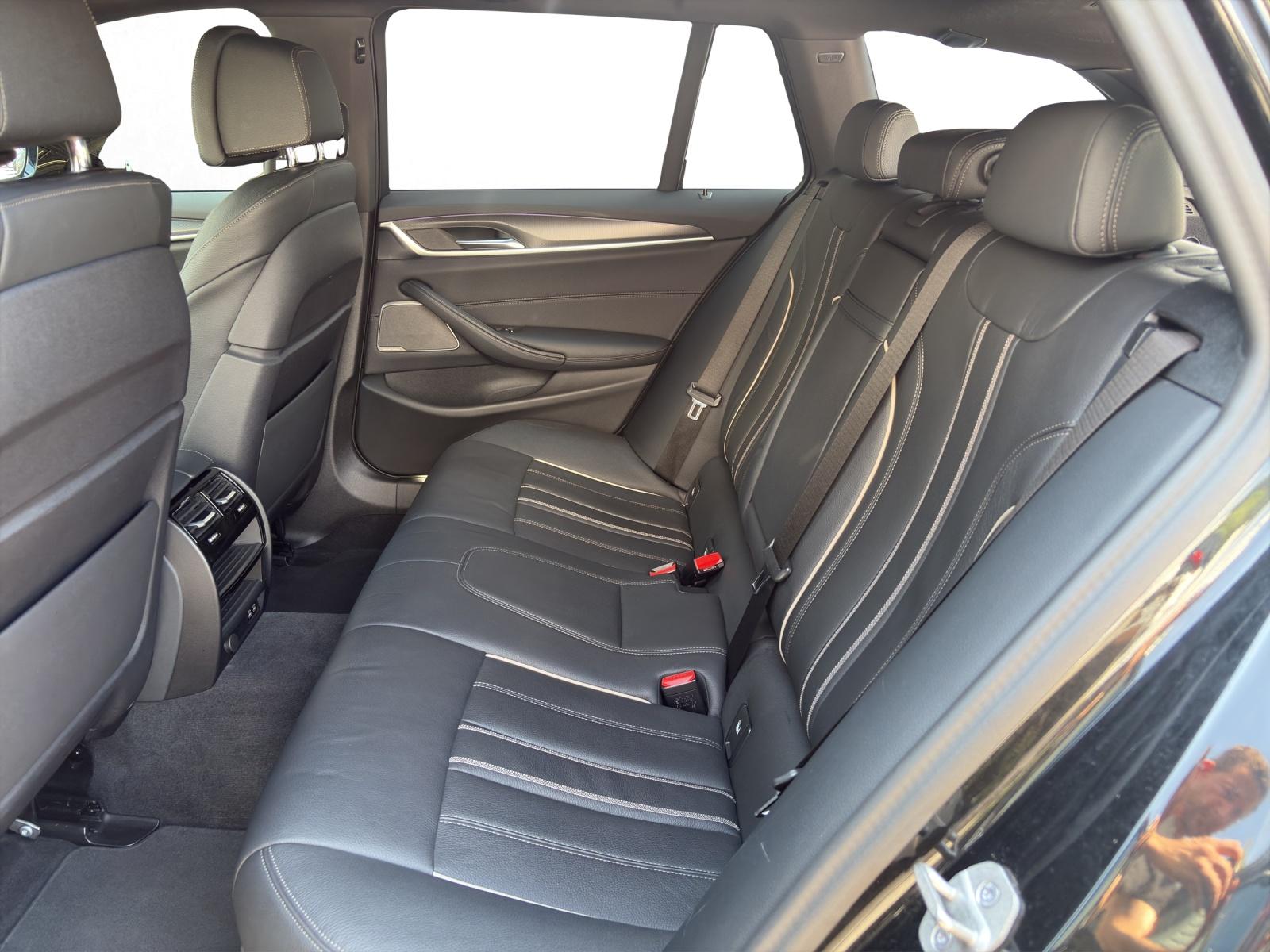 BMW 520d xDrive Touring-image-13