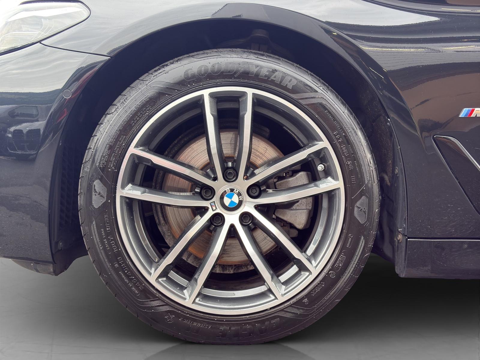 BMW 520d xDrive Touring-image-8