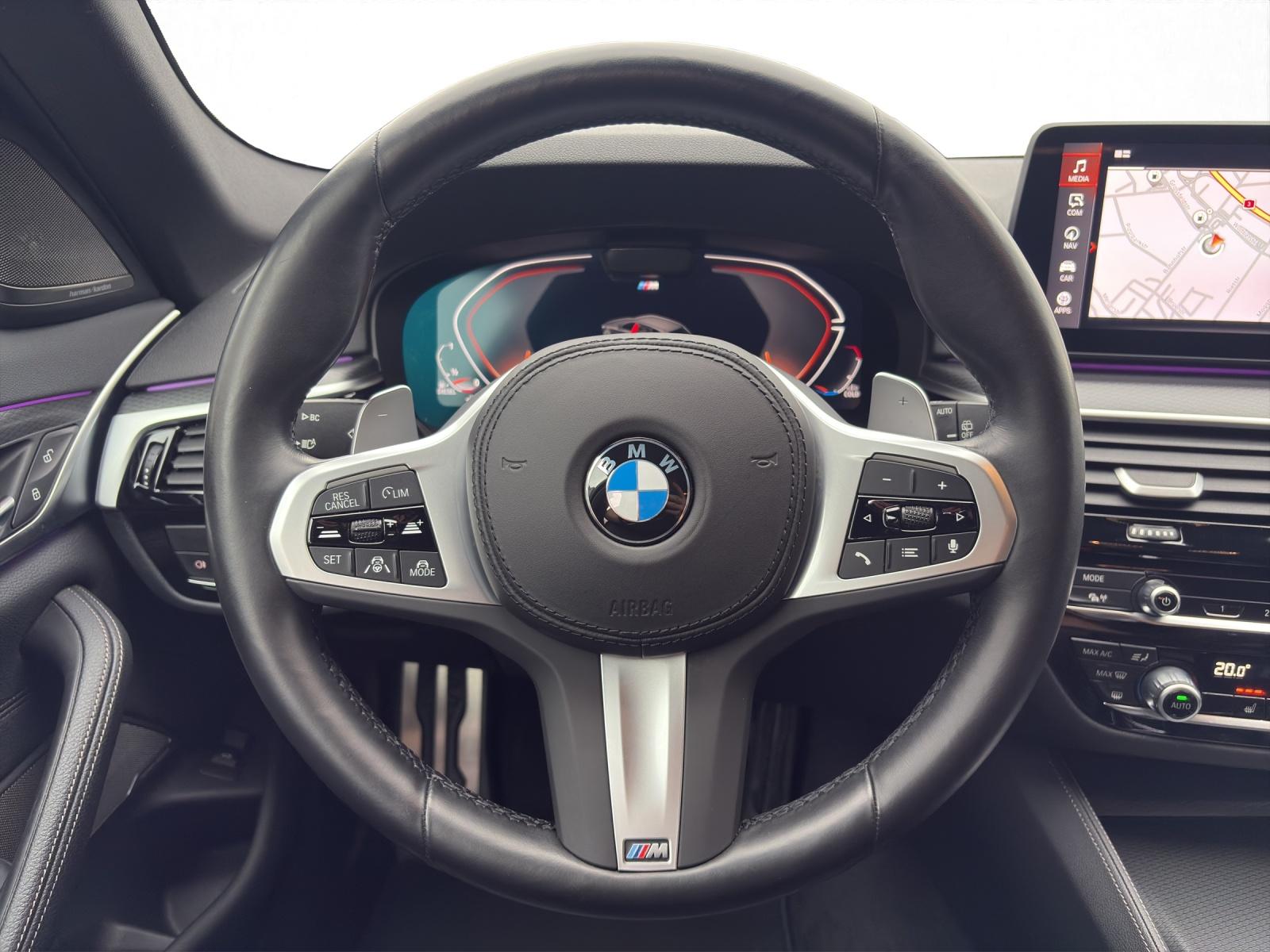 BMW 520d xDrive Touring-image-10