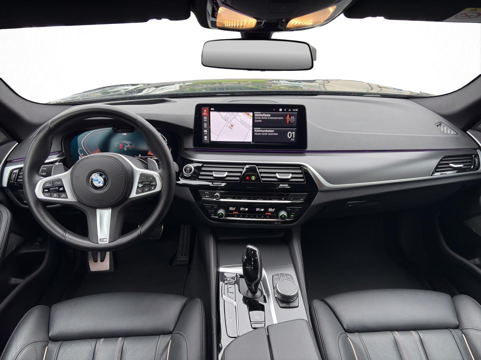 BMW 520d xDrive Touring-image-12